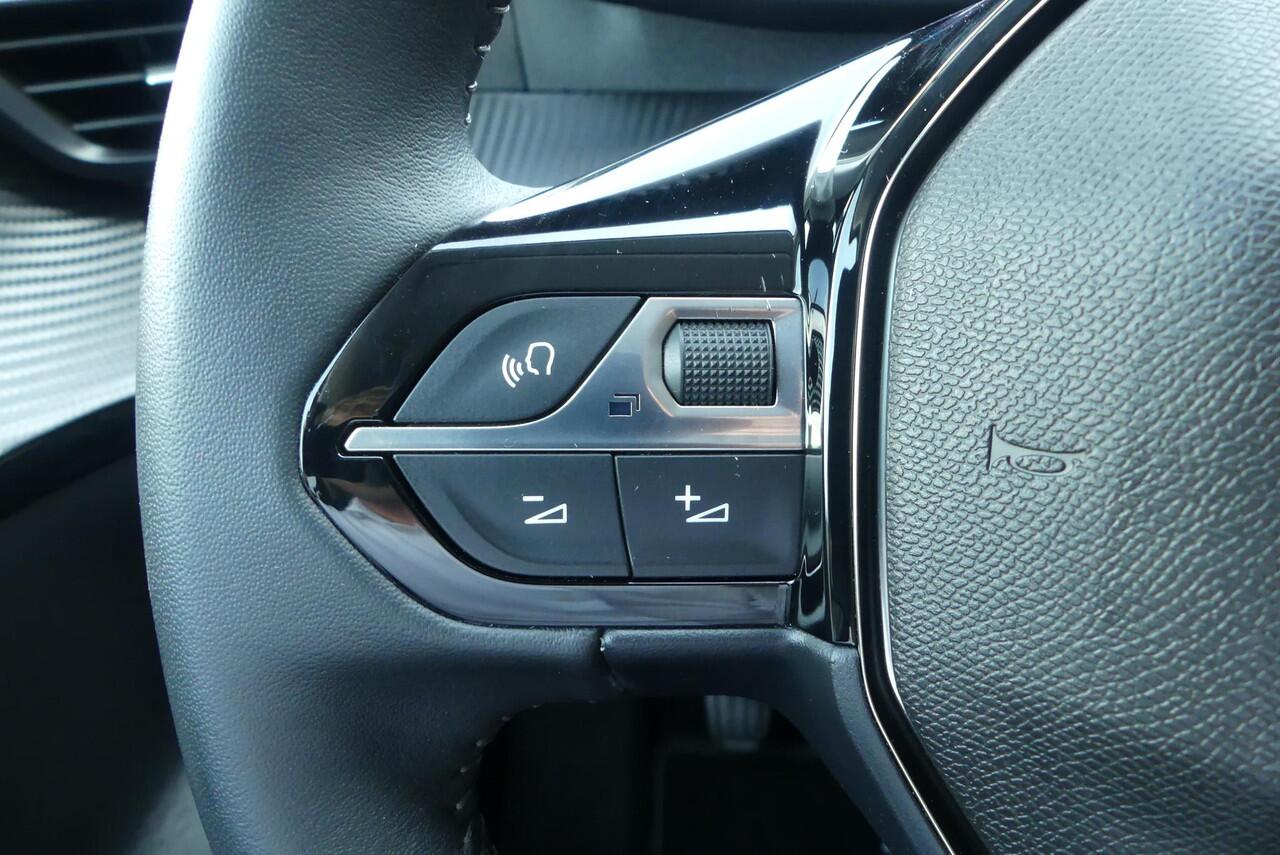 Peugeot 208 1.2 PureTech Allure Pack ADAPTIEVE CRUISE, CLIMA, NAVI, 360° CAMERA, 21.587KM