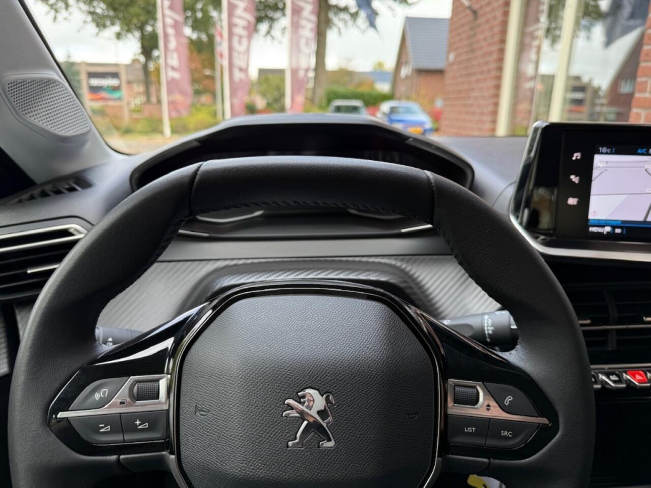 Peugeot 208 1.2 PureTech Active LED / NAVI / AIRCO / CRUISE / DAB+ / CARPLAY