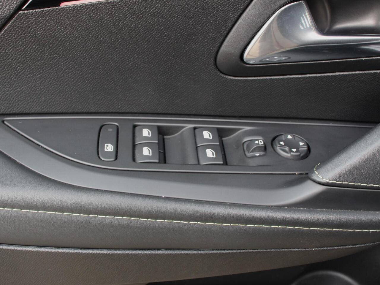 Peugeot 208 1.2 PureTech 100pk Automaat GT-Line | Navigatie | Apple Carplay/Android Auto | Airco | Parkeer sensoren | Cruise Control | Led | Lichtmetalen Velgen