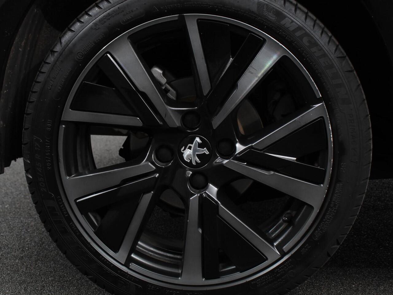 Peugeot 208 1.2 PureTech 100pk Automaat GT-Line | Navigatie | Apple Carplay/Android Auto | Airco | Parkeer sensoren | Cruise Control | Led | Lichtmetalen Velgen