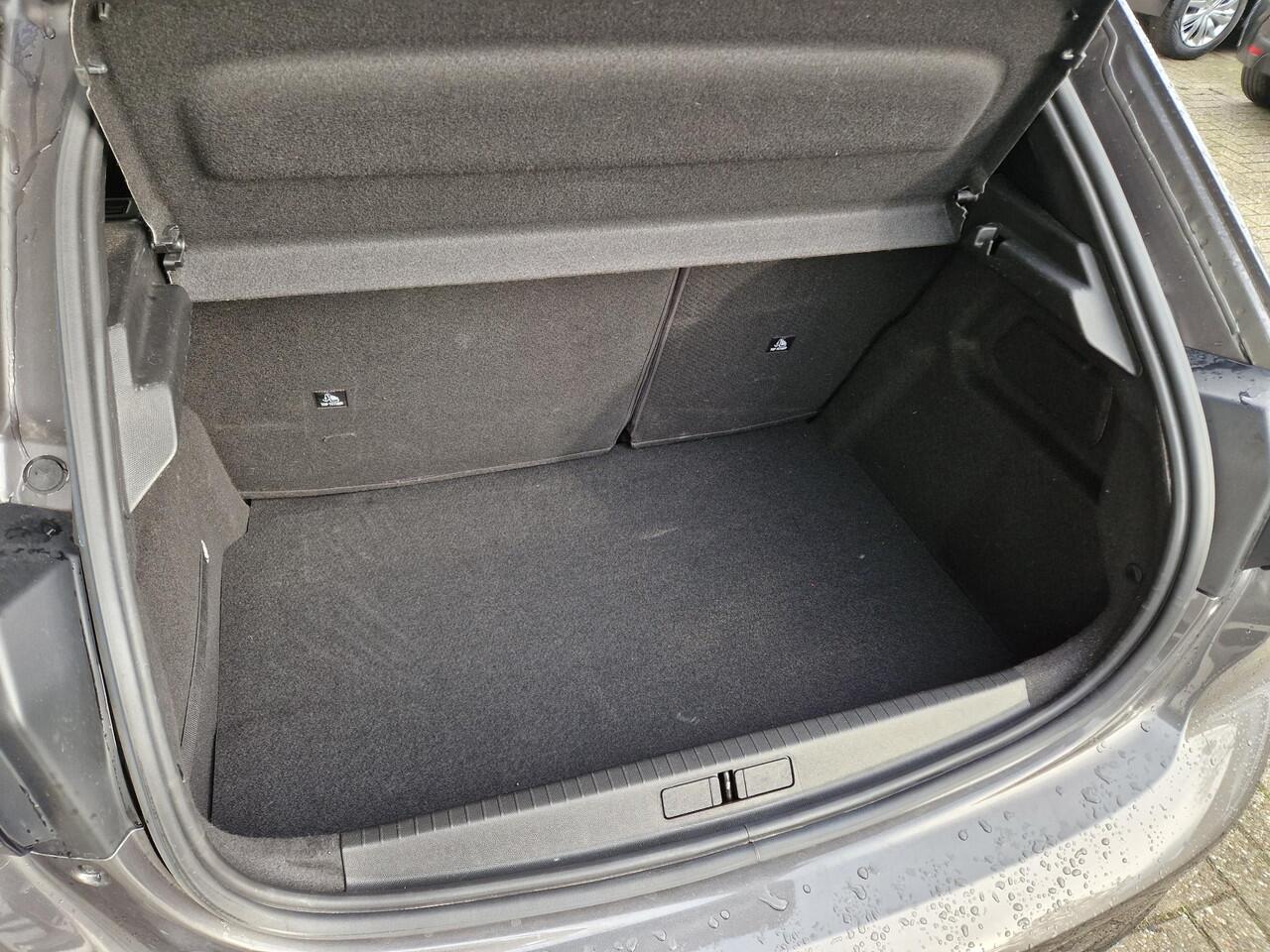 Peugeot 208 1.2T 100pk Allure | Climate & Cruise Control | Stoelverwarming | Achteruit Rijd Camera| AppleCarplay/Android auto |