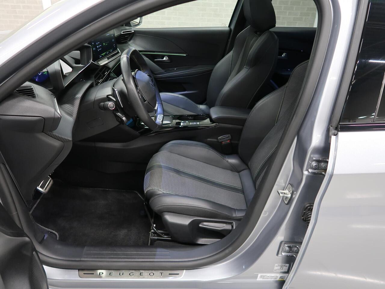 Peugeot 208 1.2 PureTech GT BTW Automaat 131pk App connect Digitaal Dashboard Sportstoelen Half Leer Camera 17 inch Sportvelgen Onderhoud aanwezig