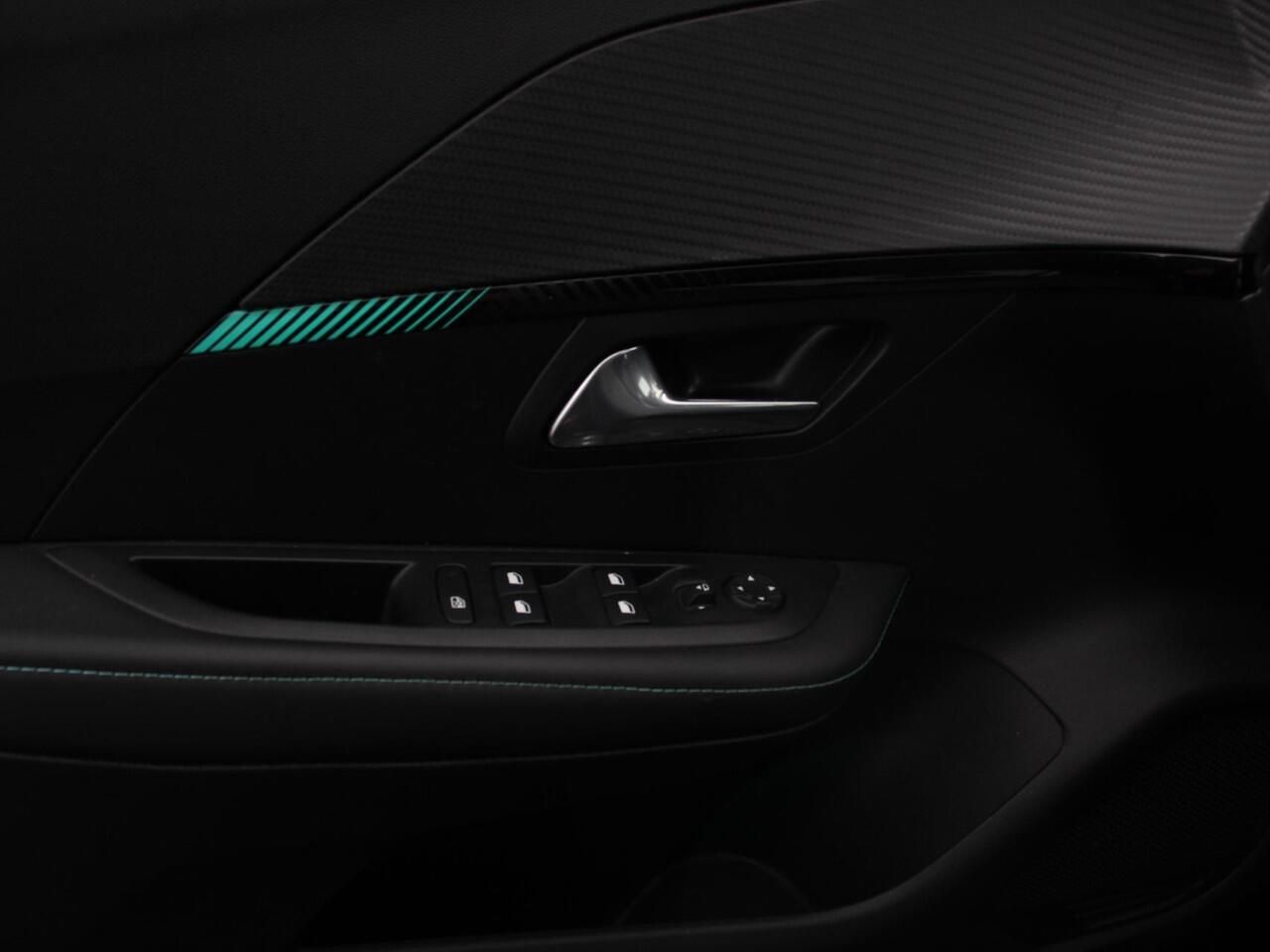 Peugeot 208 1.2 PureTech Allure Pack Apple Carplay / Android Auto | Camera | Keyless | Adeptive Cruise Control | Stoelverwarming | Getinte Ramen |