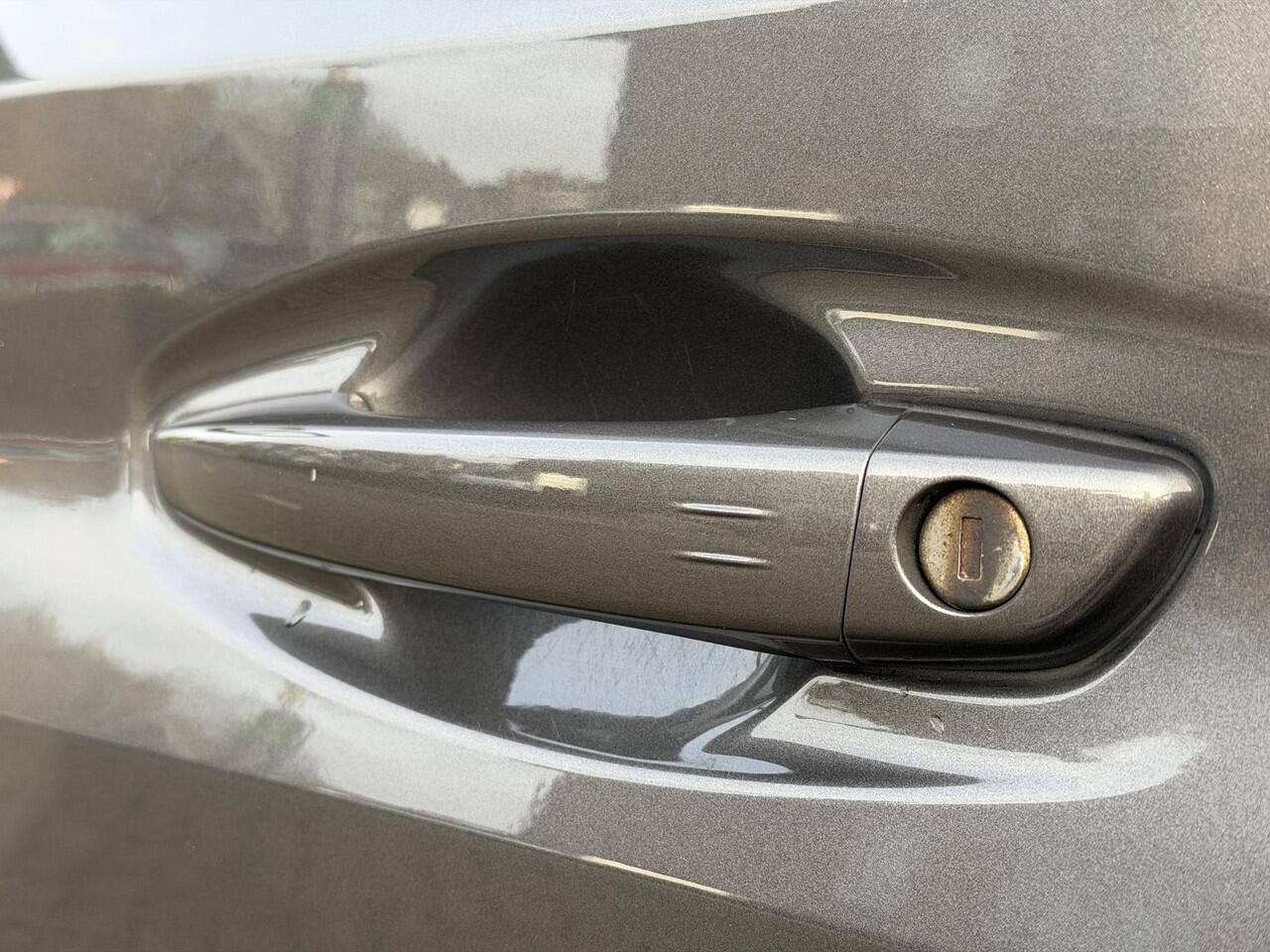 Peugeot 208 Allure Pack 1.2 PureTech 100PK Navigatie, Achteruitrijcamera, Keyless, Stoelverwarming, Adaptieve Cruise Control, Climate Control