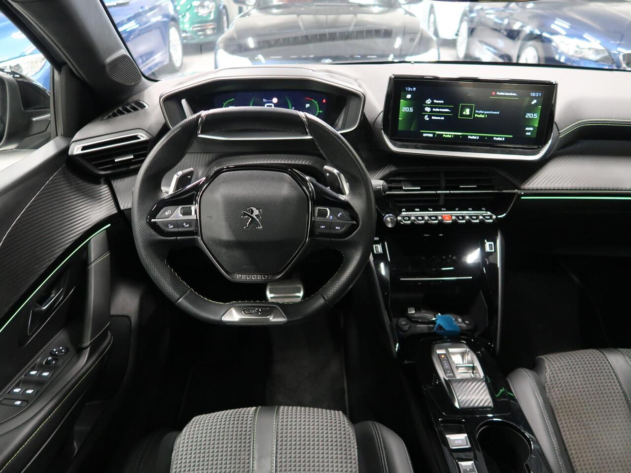 Peugeot 208 1.2 PureTech GT BTW Automaat 131pk App connect Digitaal Dashboard Sportstoelen Half Leer Camera 17 inch Sportvelgen Onderhoud aanwezig