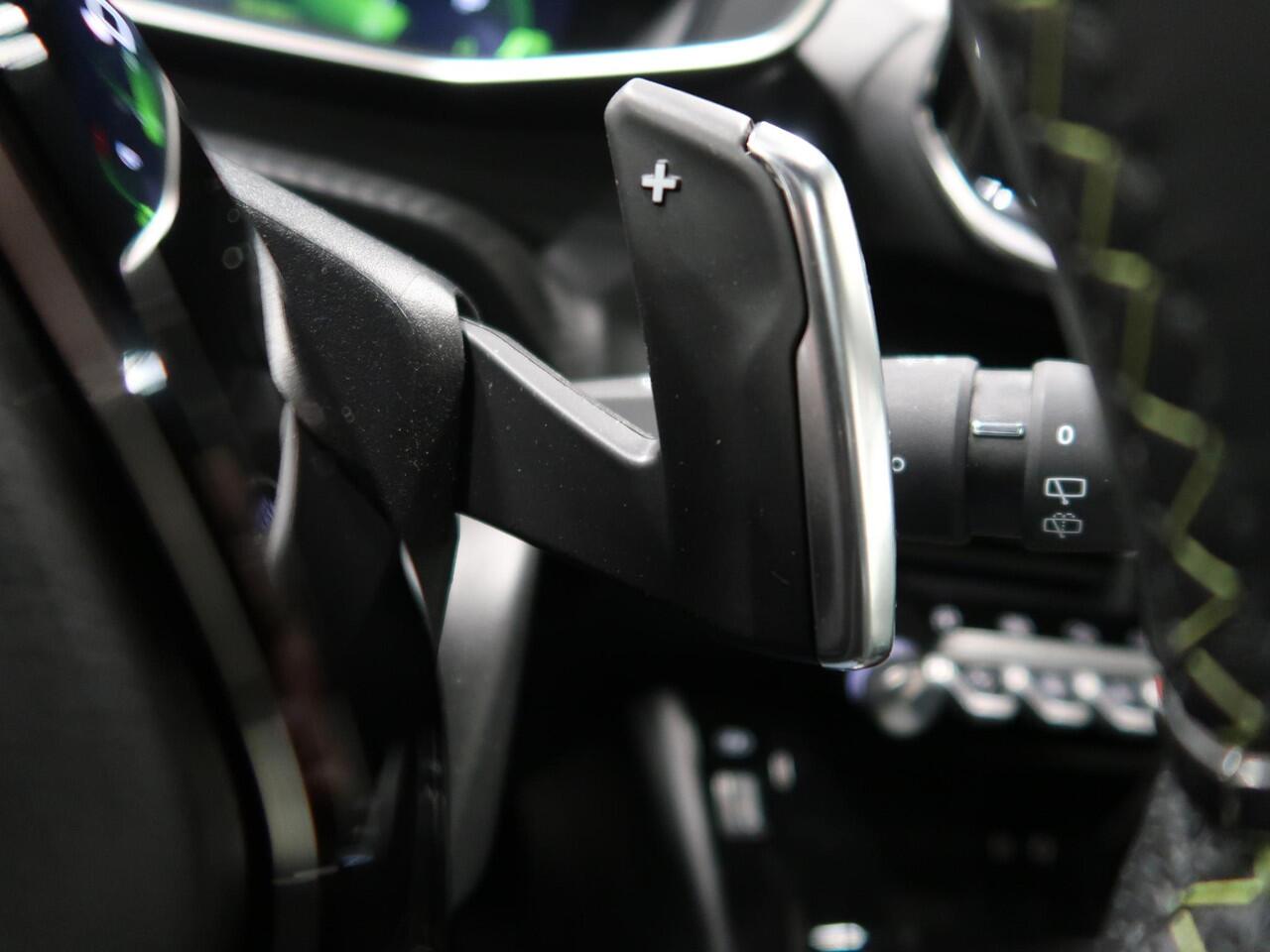 Peugeot 208 1.2 PureTech GT BTW Automaat 131pk App connect Digitaal Dashboard Sportstoelen Half Leer Camera 17 inch Sportvelgen Onderhoud aanwezig