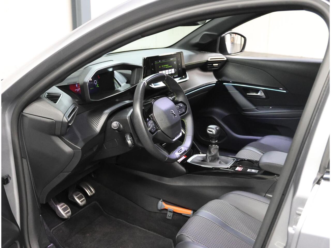 Peugeot 208 1.2 100PK GT | Navigatie | Achteruitrijcamera | Parkeersensoren Voor en Achter | LED Koplampen | Keyless Start | Lederen Stuurwiel | DAB Ontvanger | Climate Control | Cruise Control | 17" Lichtmetalen Velgen | Apple Carplay/Android Auto |