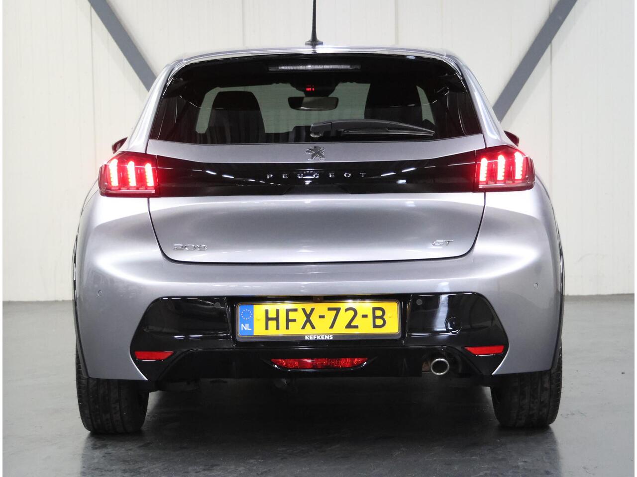 Peugeot 208 1.2 100PK GT | Navigatie | Achteruitrijcamera | Parkeersensoren Voor en Achter | LED Koplampen | Keyless Start | Lederen Stuurwiel | DAB Ontvanger | Climate Control | Cruise Control | 17" Lichtmetalen Velgen | Apple Carplay/Android Auto |