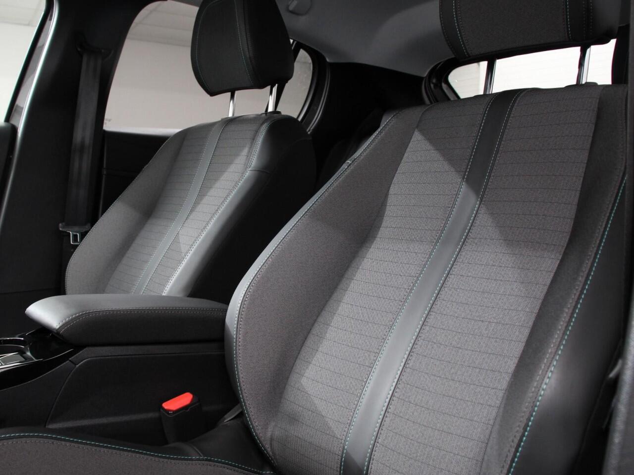 Peugeot 208 1.2 PureTech Allure Pack | Navigatie | Apple Carplay/Android Auto | Airco | Parkeer sensoren | Cruise Control | Led | Lichtmetalen Velgen | Stoelverwarming