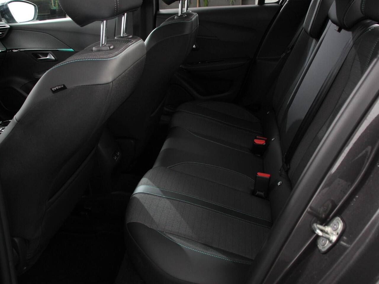 Peugeot 208 1.2 PureTech Allure Pack | Navigatie | Apple Carplay/Android Auto | Airco | Parkeer sensoren | Cruise Control | Led | Lichtmetalen Velgen | Stoelverwarming