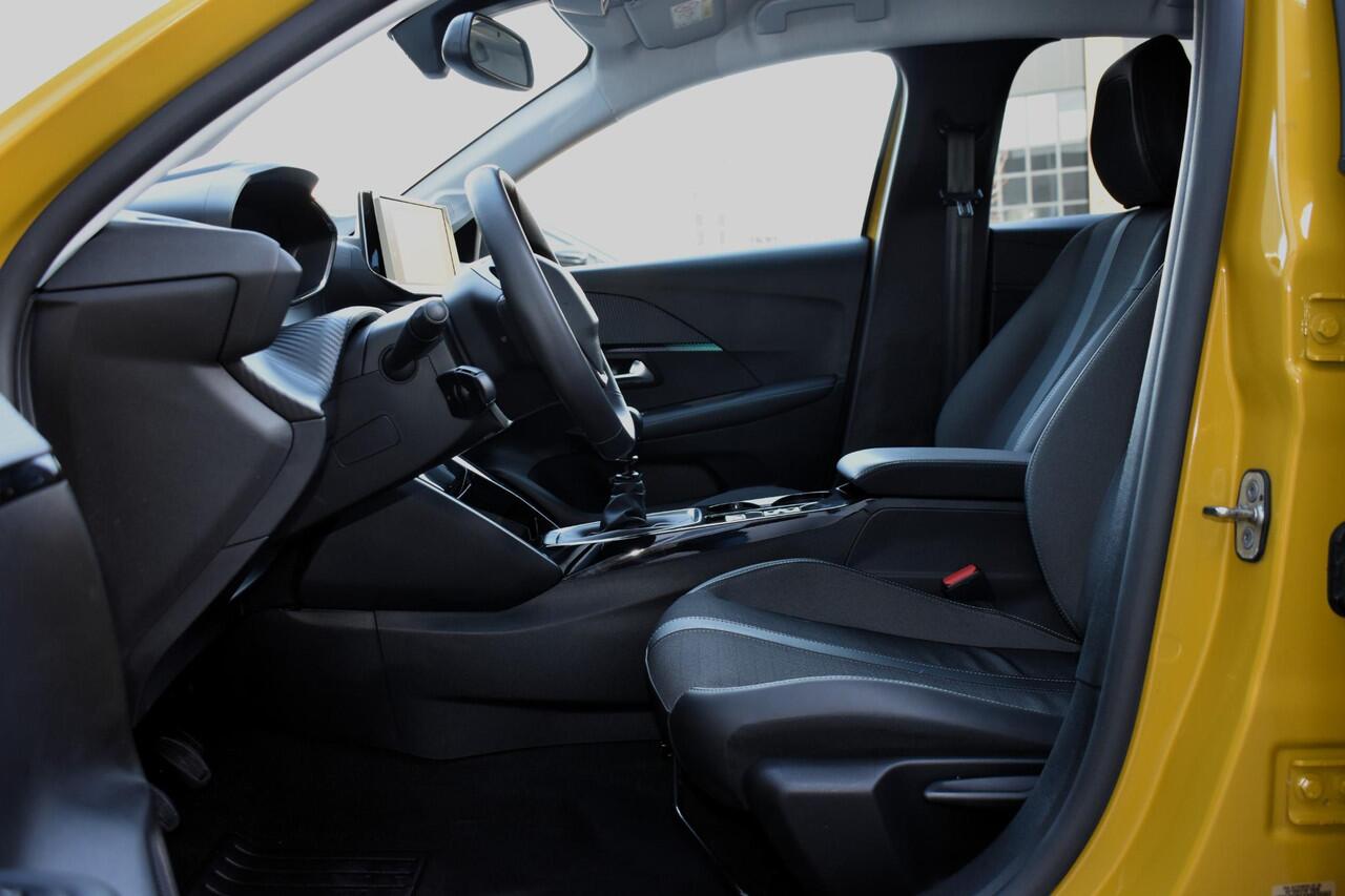 Peugeot 208 1.2 PureTech 100PK Allure Pack | Carplay | Camera | Stoelverw. | Incl. garantie