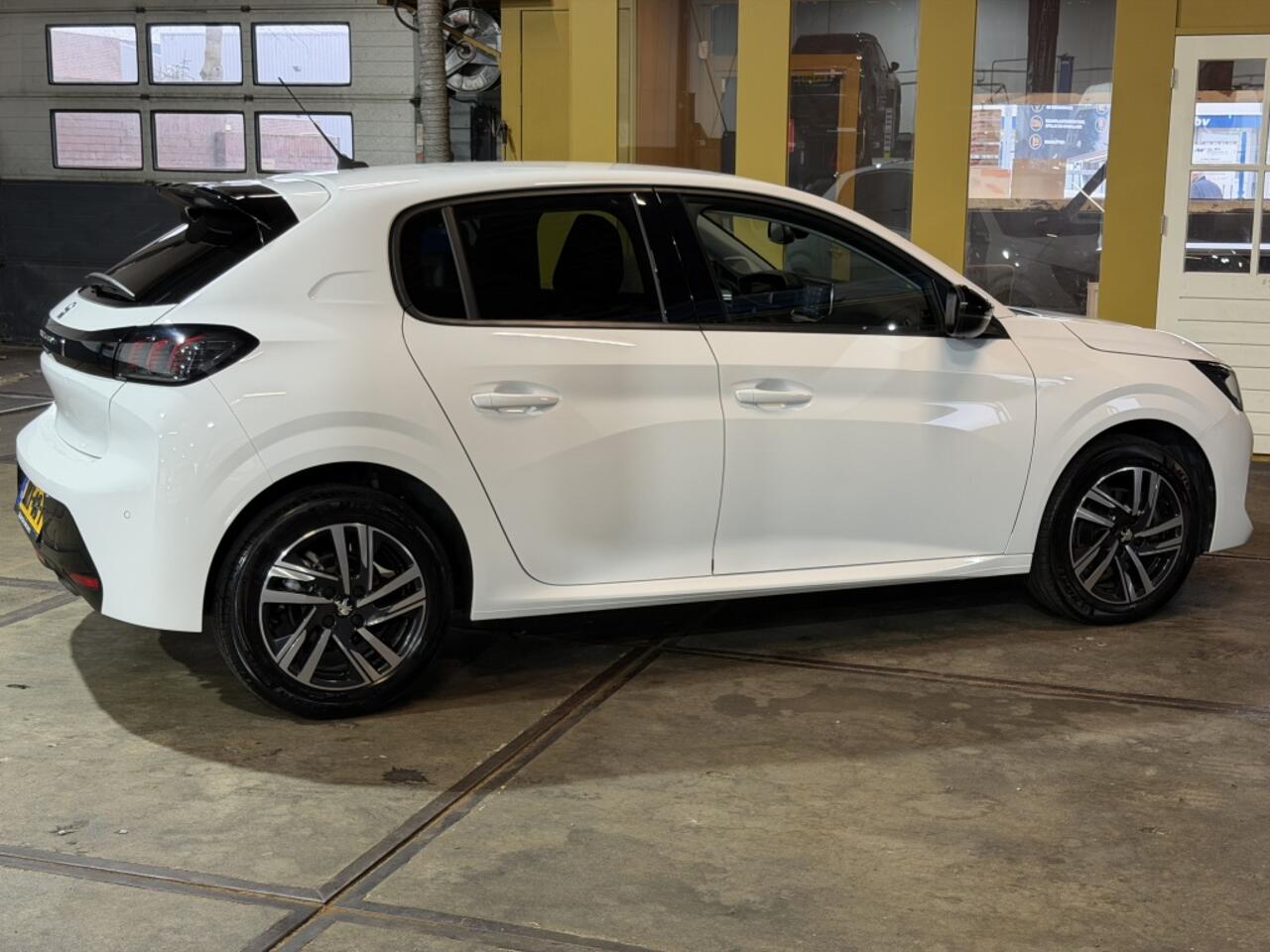 Peugeot 208 1.2 PT GT PACK | AUTOMAAT | VIRTUAL COCKPIT | KEYLESS | CAMERA |