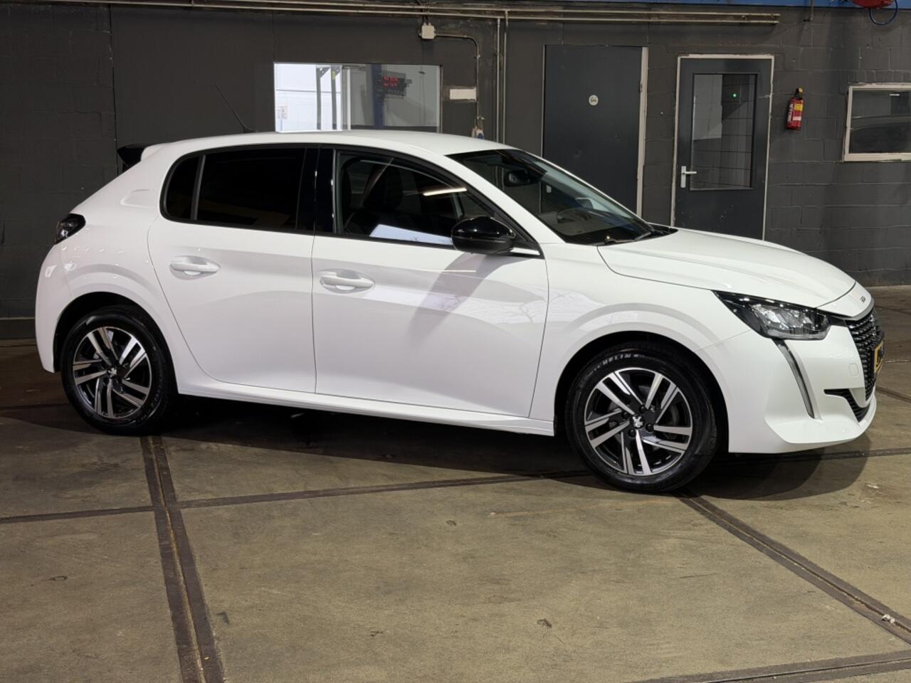 Peugeot 208 1.2 PT GT PACK | AUTOMAAT | VIRTUAL COCKPIT | KEYLESS | CAMERA |