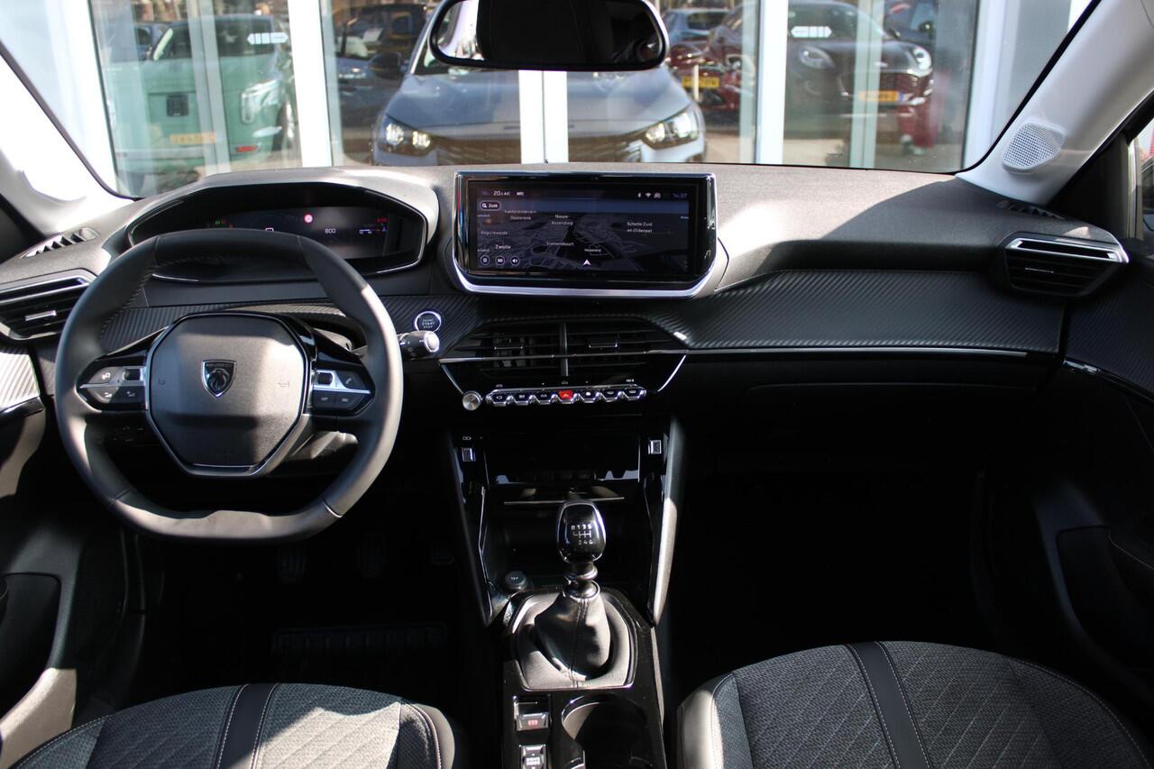 Peugeot 208 1.2 100PK ALLURE | CAMERA VOOR + ACHTER | KEYLESS ENTRY/START | DODEHOEK DETECTIE | NAVIGATIE | DRAADLOZE APPLE CARPLAY/ANDROID AUTO | PARKEERSENSOREN VOOR + ACHTER | ADAPTIVE CRUISE CONTROL | DAB+ RADIO | LED KOPLAMPEN |