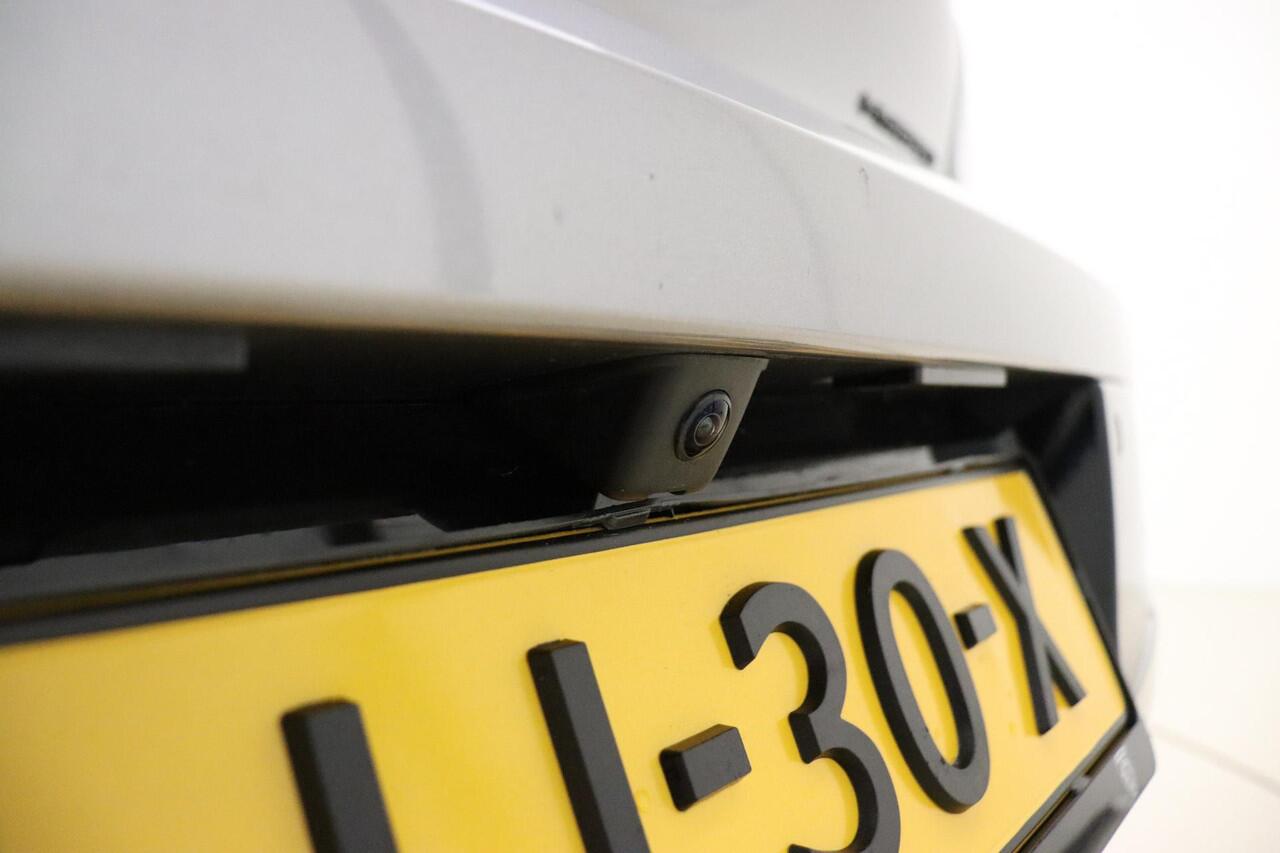 Peugeot 208 Hybrid e-DCS6 Allure 100 PK | Automaat | Licht metalen velgen | Camera | Parkeersensor | Navigatie | DAB+ | Adaptieve cruise control | 1e eigenaar