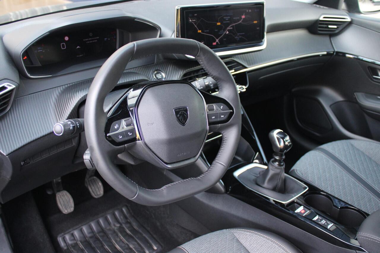 Peugeot 208 1.2 100PK ALLURE | CAMERA VOOR + ACHTER | KEYLESS ENTRY/START | DODEHOEK DETECTIE | NAVIGATIE | DRAADLOZE APPLE CARPLAY/ANDROID AUTO | PARKEERSENSOREN VOOR + ACHTER | ADAPTIVE CRUISE CONTROL | DAB+ RADIO | LED KOPLAMPEN |