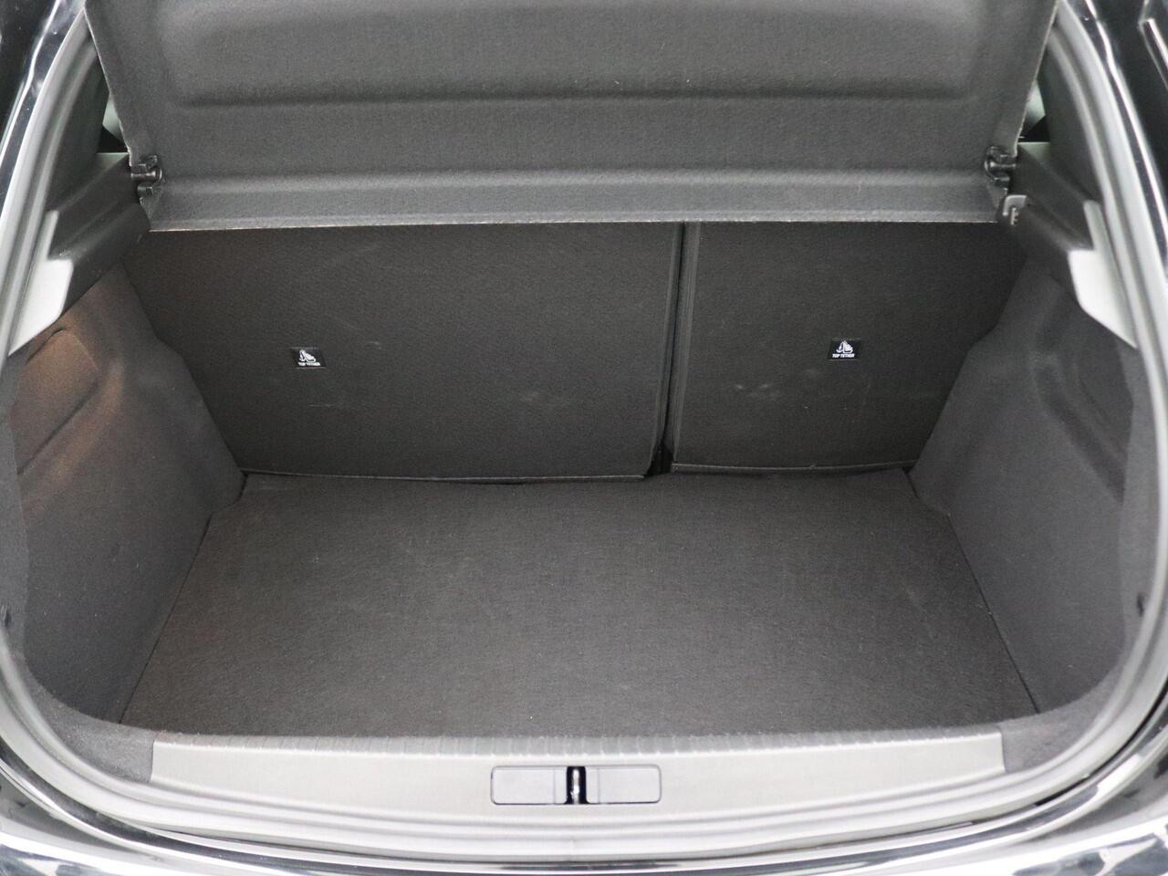 Peugeot 208 1.2 Hybrid Allure 110PK e-DCS6 full led, adaptive cruise control, navigatie, achteruitrijcamera, stoelverwarming voor, keyless, 16" lichtmetaal