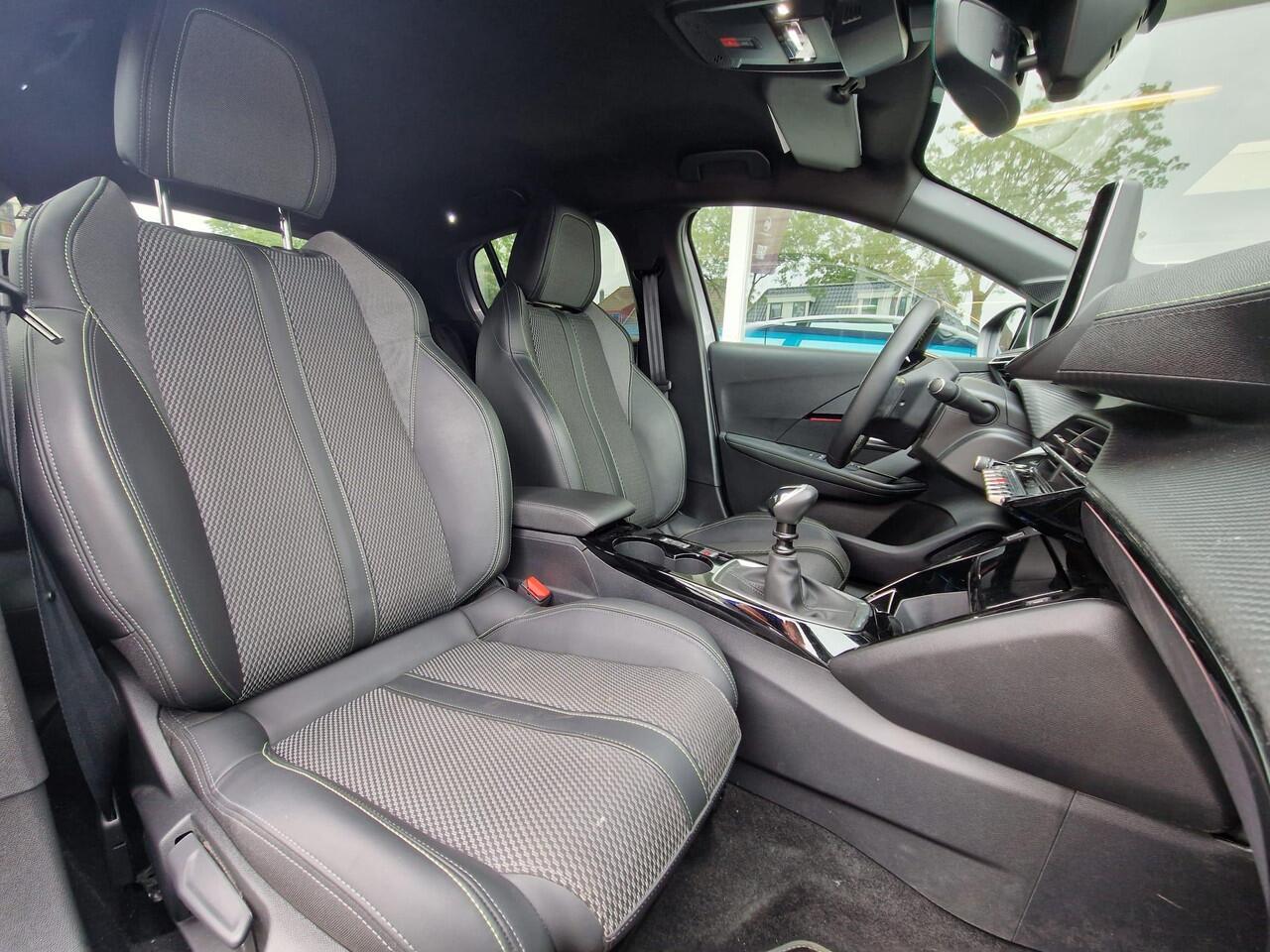 Peugeot 208 1.2T 100pk GT | Half lederen bekleding | Navigatie | Achteruitrijcamera | LED koplampen | Digital Cockpit