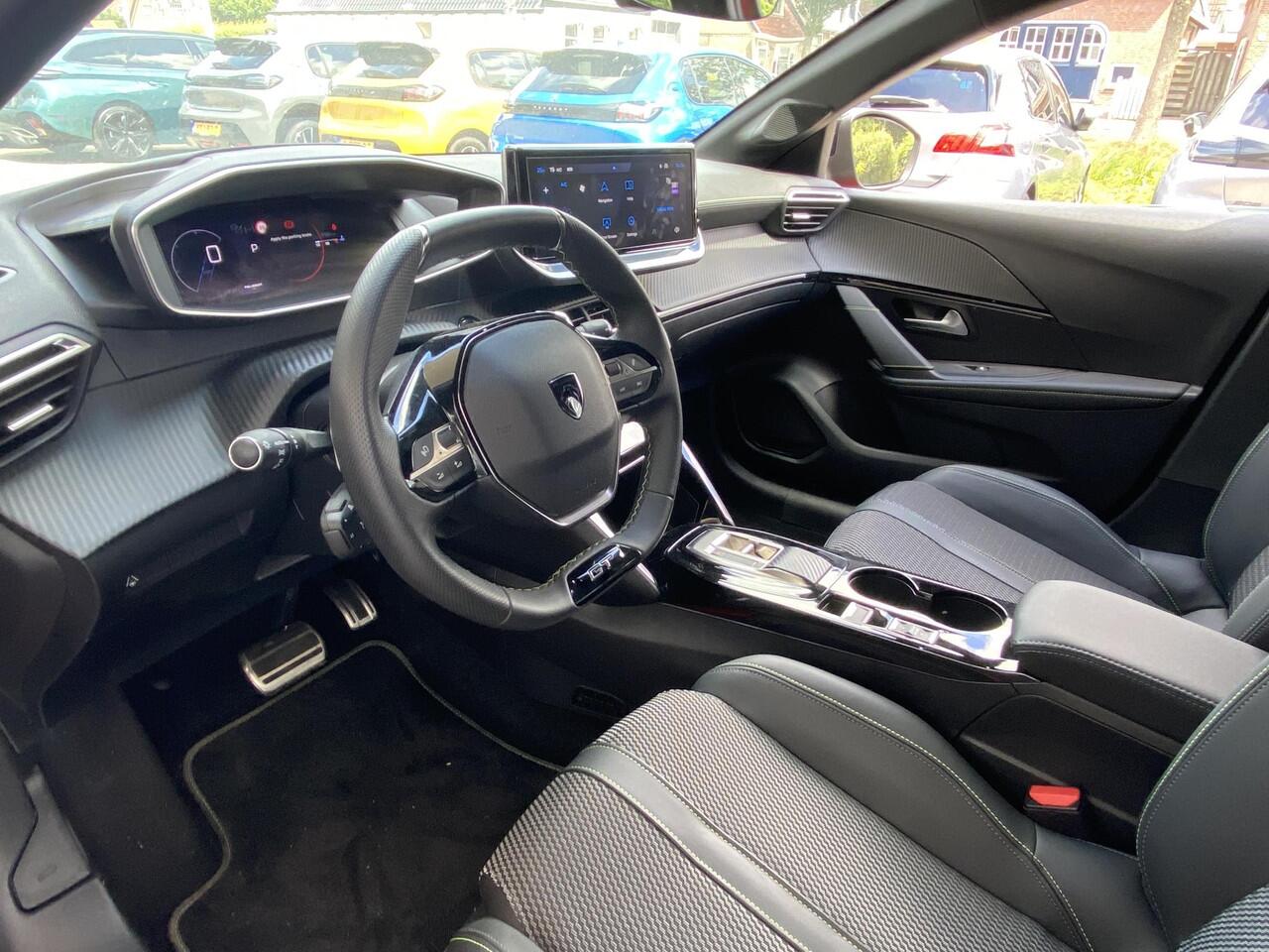 Peugeot 208 1.2 Hybrid 145 e-DCS6 GT | DEMO | Keyless Entry | Full LED | 360 graden camera | Navi | Dodehoek detectie | Apple Carplay/Android Auto