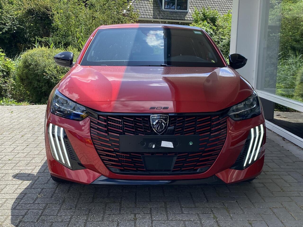 Peugeot 208 1.2 Hybrid 145 e-DCS6 GT | DEMO | Keyless Entry | Full LED | 360 graden camera | Navi | Dodehoek detectie | Apple Carplay/Android Auto