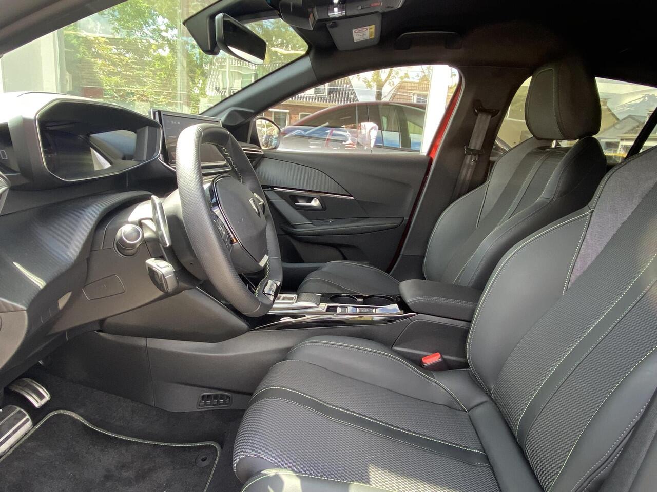 Peugeot 208 1.2 Hybrid 145 e-DCS6 GT | DEMO | Keyless Entry | Full LED | 360 graden camera | Navi | Dodehoek detectie | Apple Carplay/Android Auto