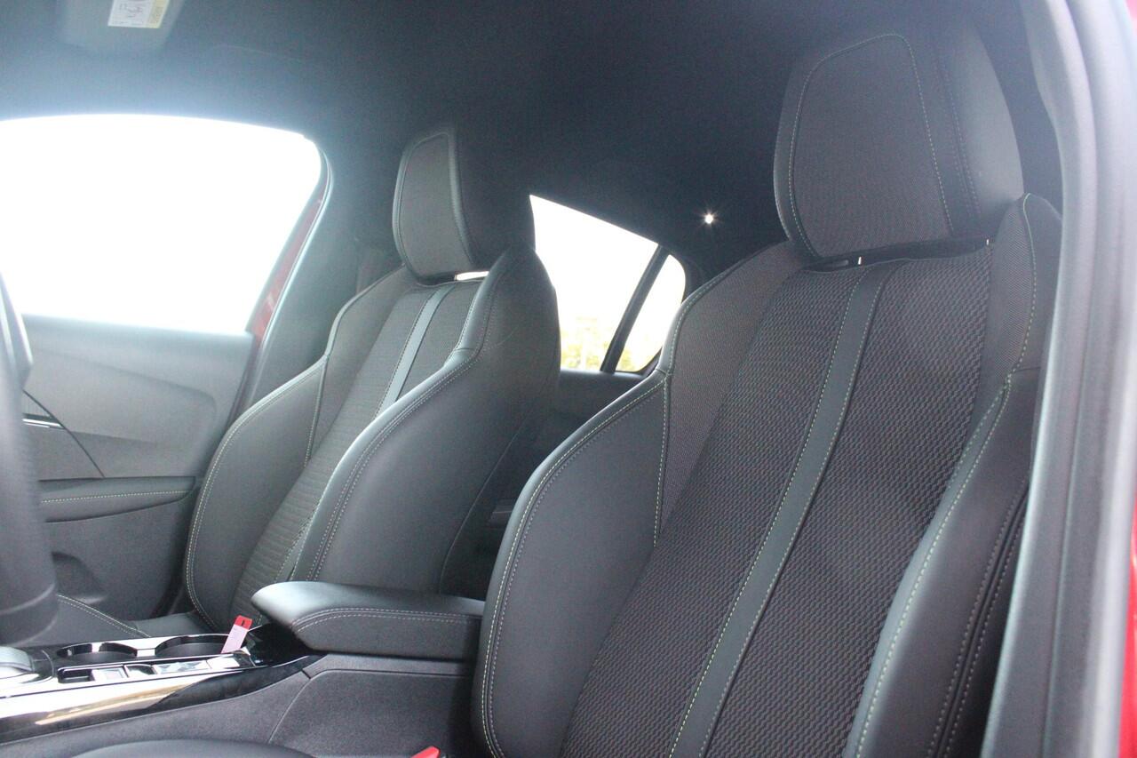 Peugeot 208 1.2 Hybrid 145PK e-DCS6 GT | NAVIGATIE | DRAADLOZE APPLE CARPLAY/ANDROID AUTO | CAMERA VOOR + ACHTER | FULL LED KOPLAMPEN | LICHTMETALEN VELGEN 17" | DODEHOEK DETECTIE | DRAADLOZE TELEFOONLADER | KEYLESS ENTRY/START | DAB+ RADIO | ADAPTIVE CRUISE CONTROL 