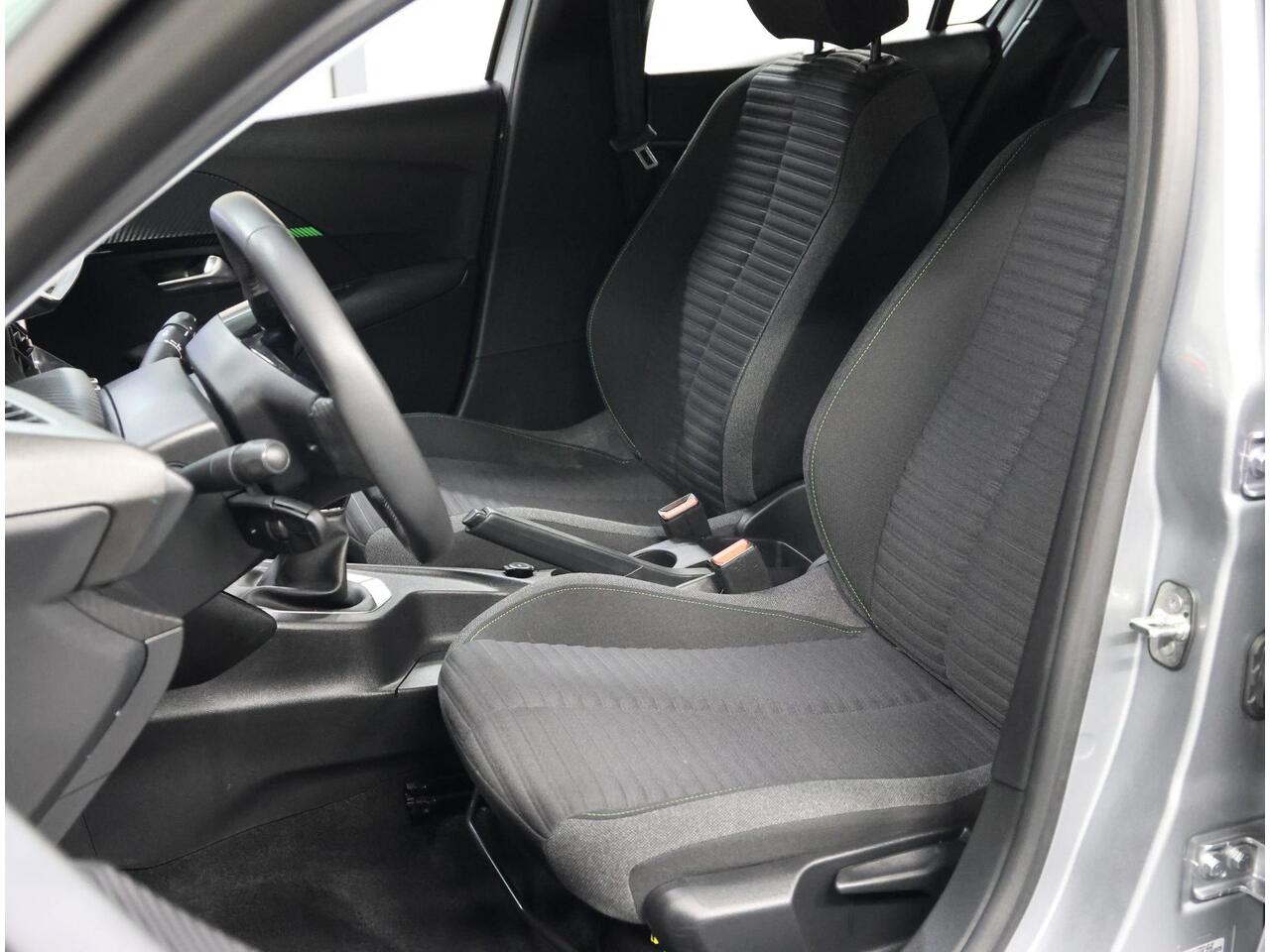 Peugeot 208 1.2 75PK Active | AppleCarplay/Android Auto | Airco | Navigatie | FULL LED | Lederen Stuurwiel | Cruise Control | DAB Radio | Isofix |