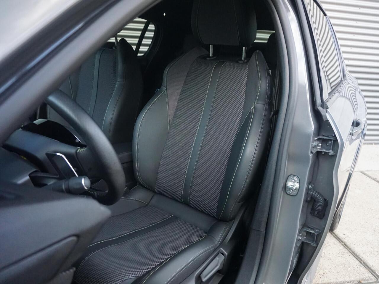 Peugeot 208 Hybrid 136 e-DCS6 GT