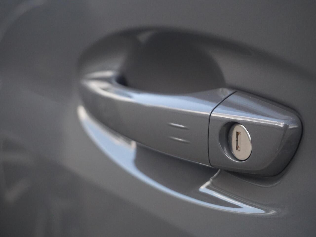 Peugeot 208 Hybrid 136 e-DCS6 GT