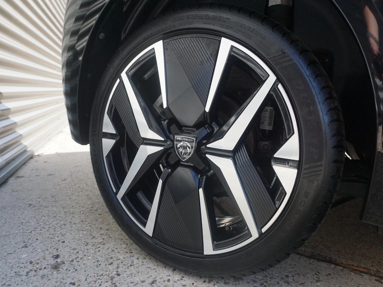 Peugeot 208 Hybrid 136 e-DCS6 GT