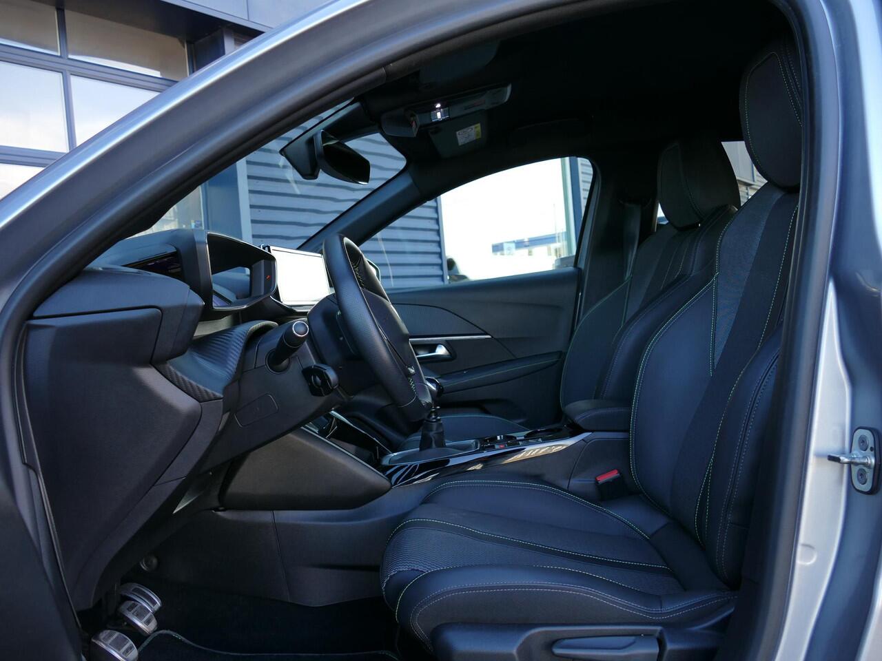 Peugeot 208 1.2 PureTech 100 GT | Navigatie | Climate Control | Camera | Full LED | 17'' LM Velgen | Keyless Entry & Start