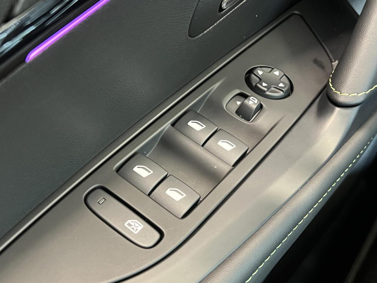 Peugeot 208 1.2 Hybrid 145 PK e-DCS6 GT | Apple Carplay/Android Auto | Camera | Cruise Control | LED Verlichting | Half-Leer | Parkeer Sensoren | 17"Lichtmetalen velgen | Keyless Entry ( Vestiging - Vianen )