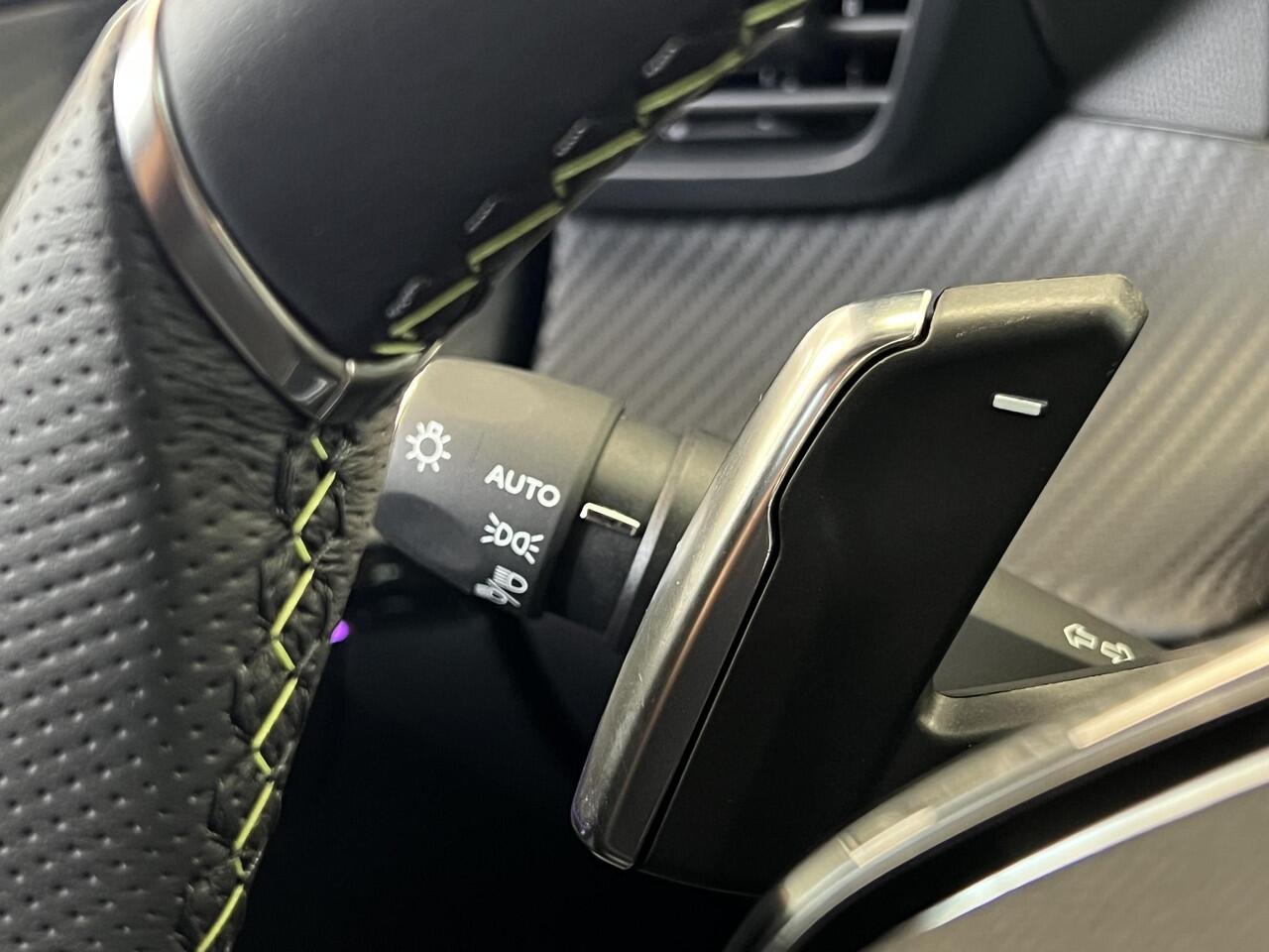 Peugeot 208 1.2 Hybrid 145 PK e-DCS6 GT | Apple Carplay/Android Auto | Camera | Cruise Control | LED Verlichting | Half-Leer | Parkeer Sensoren | 17"Lichtmetalen velgen | Keyless Entry ( Vestiging - Vianen )