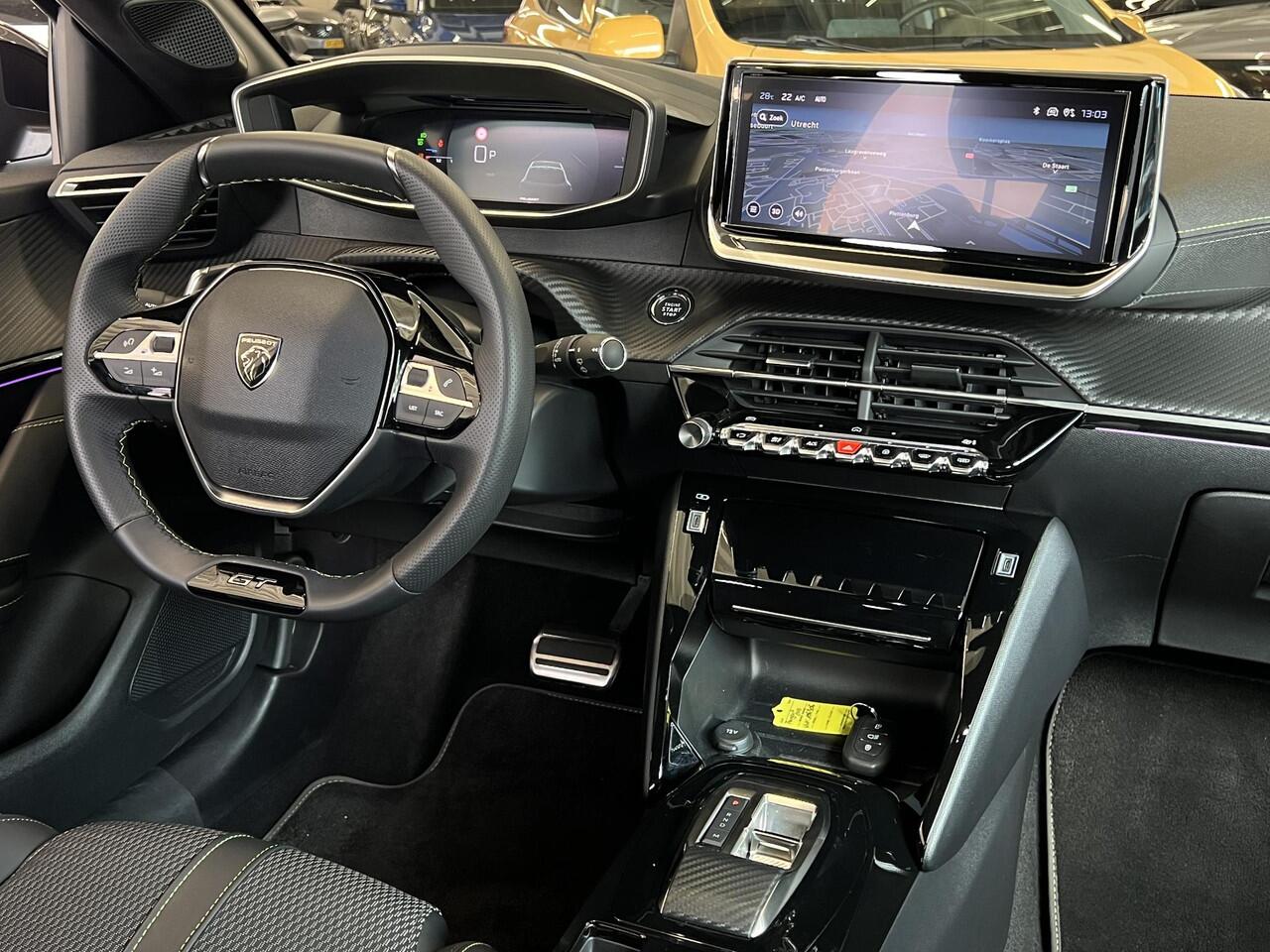 Peugeot 208 1.2 Hybrid 145 PK e-DCS6 GT | Apple Carplay/Android Auto | Camera | Cruise Control | LED Verlichting | Half-Leer | Parkeer Sensoren | 17"Lichtmetalen velgen | Keyless Entry ( Vestiging - Vianen )