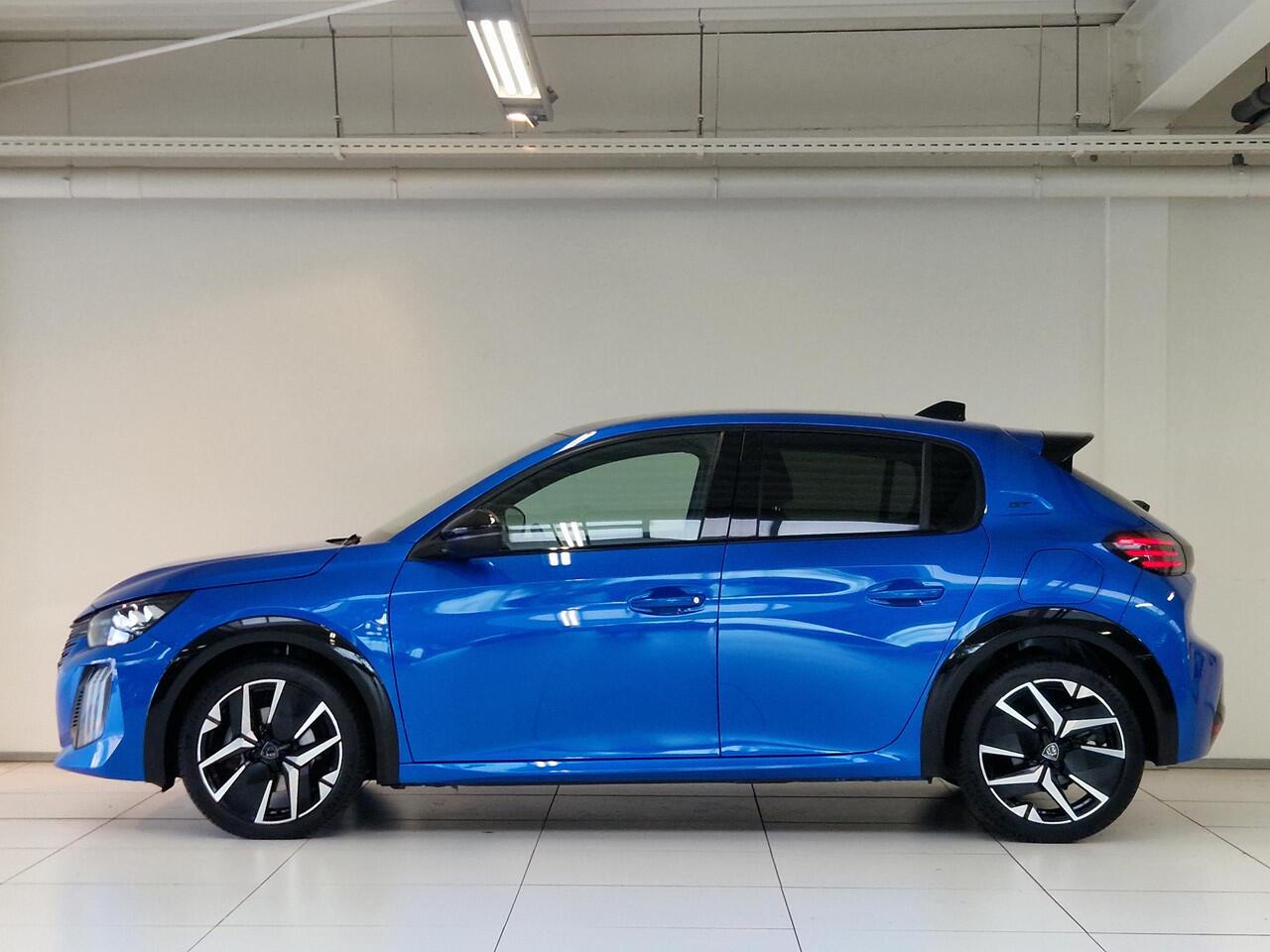 Peugeot 208 Hybrid 136 e-DCS6 GT | Automaat | Panoramadak | Draadloze telefoonlader | Achteruitrijcamera