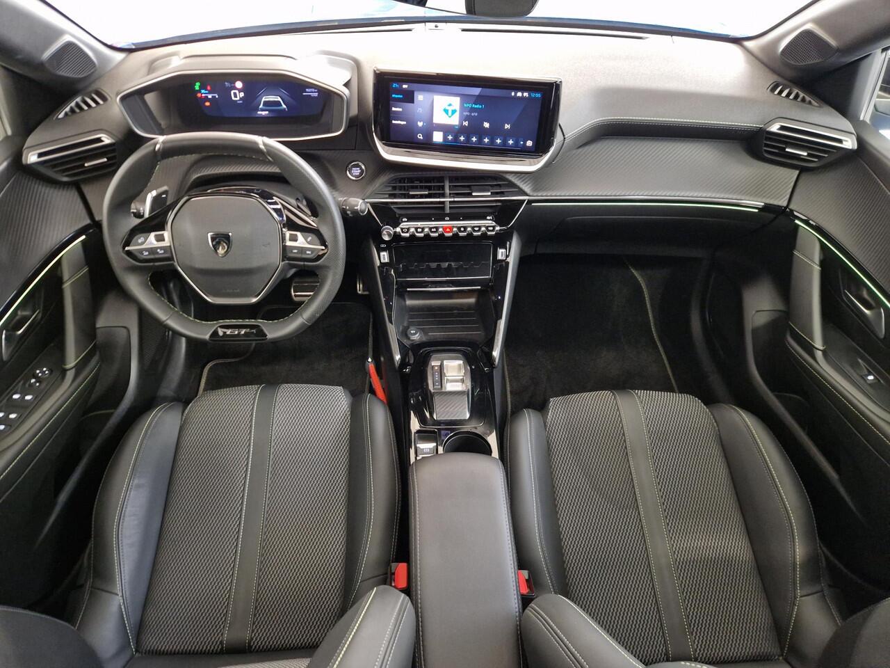 Peugeot 208 Hybrid 136 e-DCS6 GT | Automaat | Panoramadak | Draadloze telefoonlader | Achteruitrijcamera