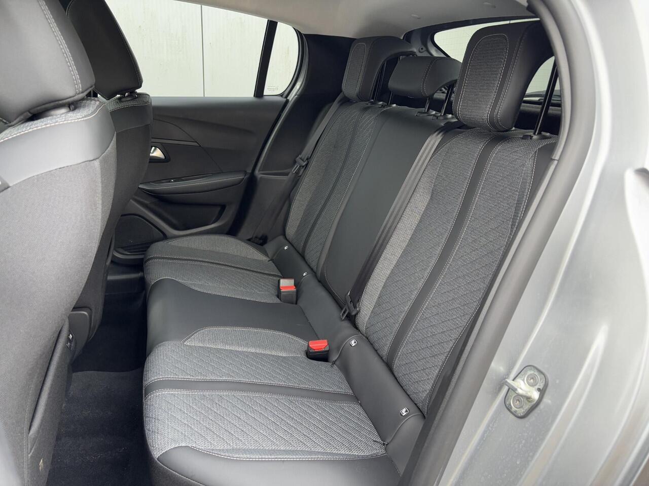 Peugeot 208 Allure 1.2 Turbo 100pk | ADAPTIVE CRUISE | KEYLESS ENTRY | STOELVERW. | LED | ISOFIX |