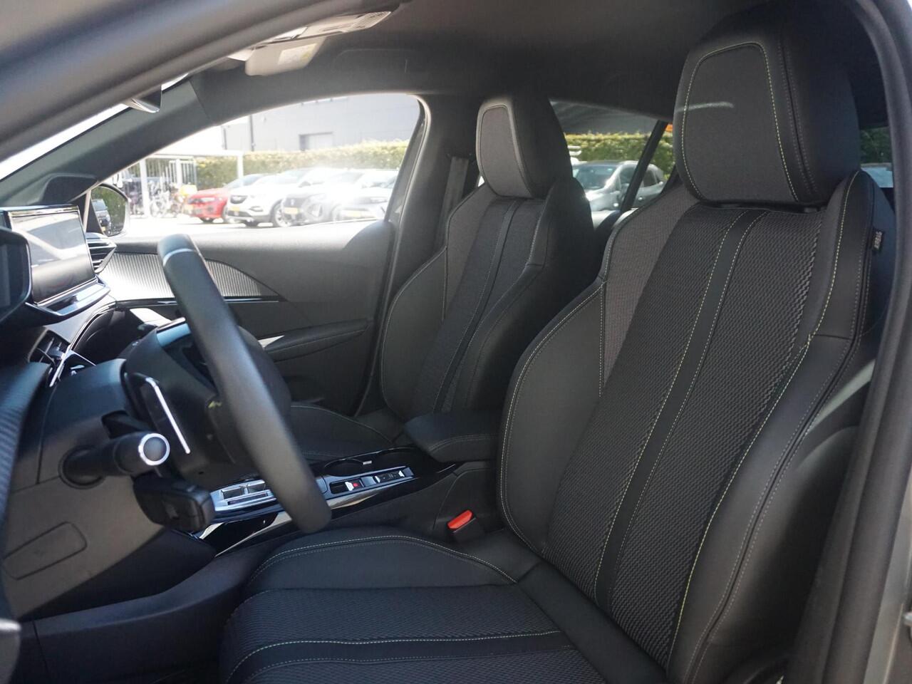 Peugeot 208 Hybrid 136 e-DCS6 GT | Automaat | Navigatie | Draadloze telefoonlader | Camera voor en achter | Adaptieve Cruise Control