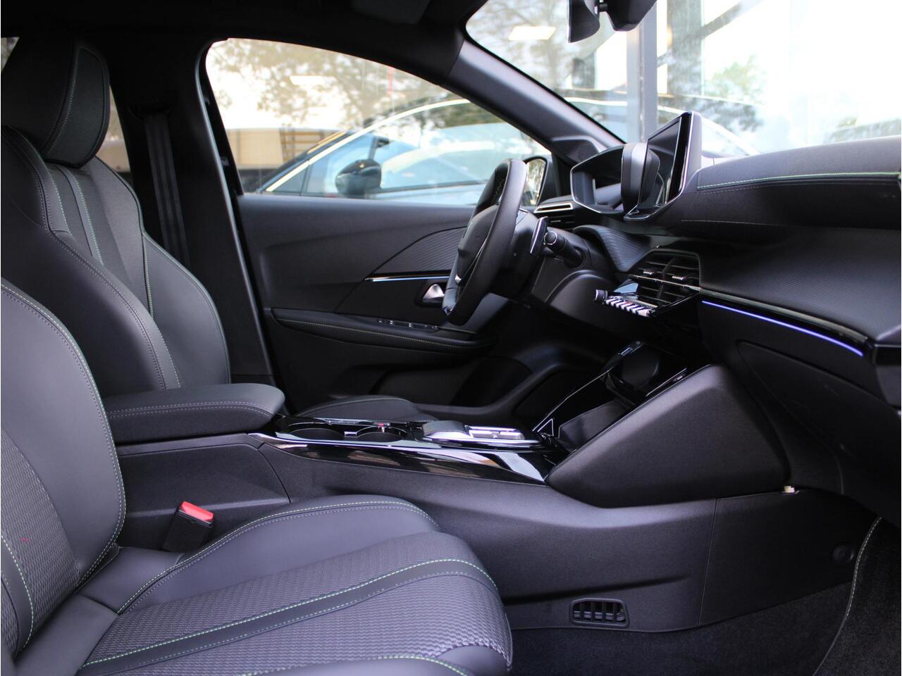 Peugeot 208 Hybrid 136 e-DCS6 GT | Navi / Camera / Climate