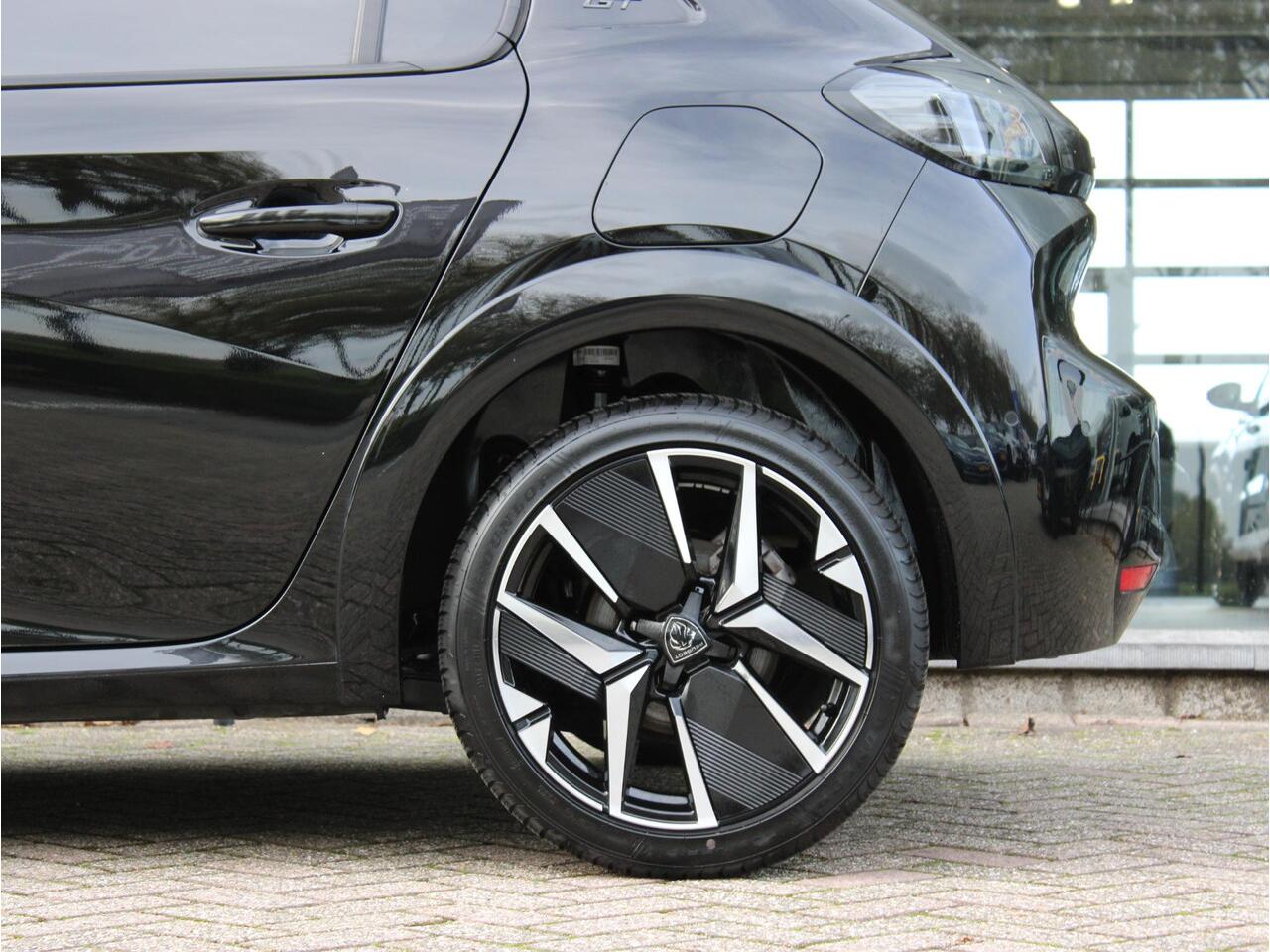 Peugeot 208 Hybrid 136 e-DCS6 GT | Automaat | Camera / Climate / Apple Carplay