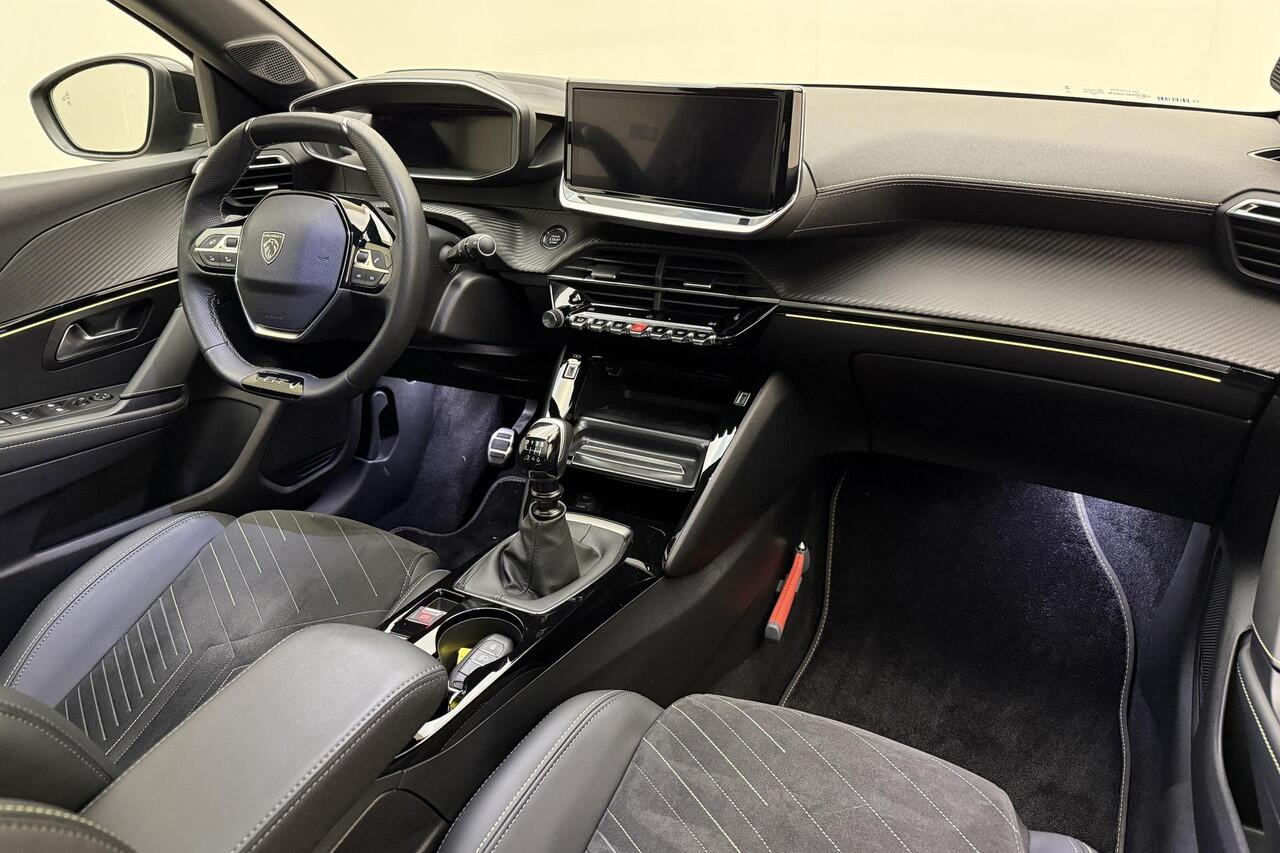 Peugeot 208 PureTech 100 GT | Navigatie | Apple Carplay/Android Auto | Panoramadak | Stoelverwarming | Stoelmassage | Cruise control adaptief