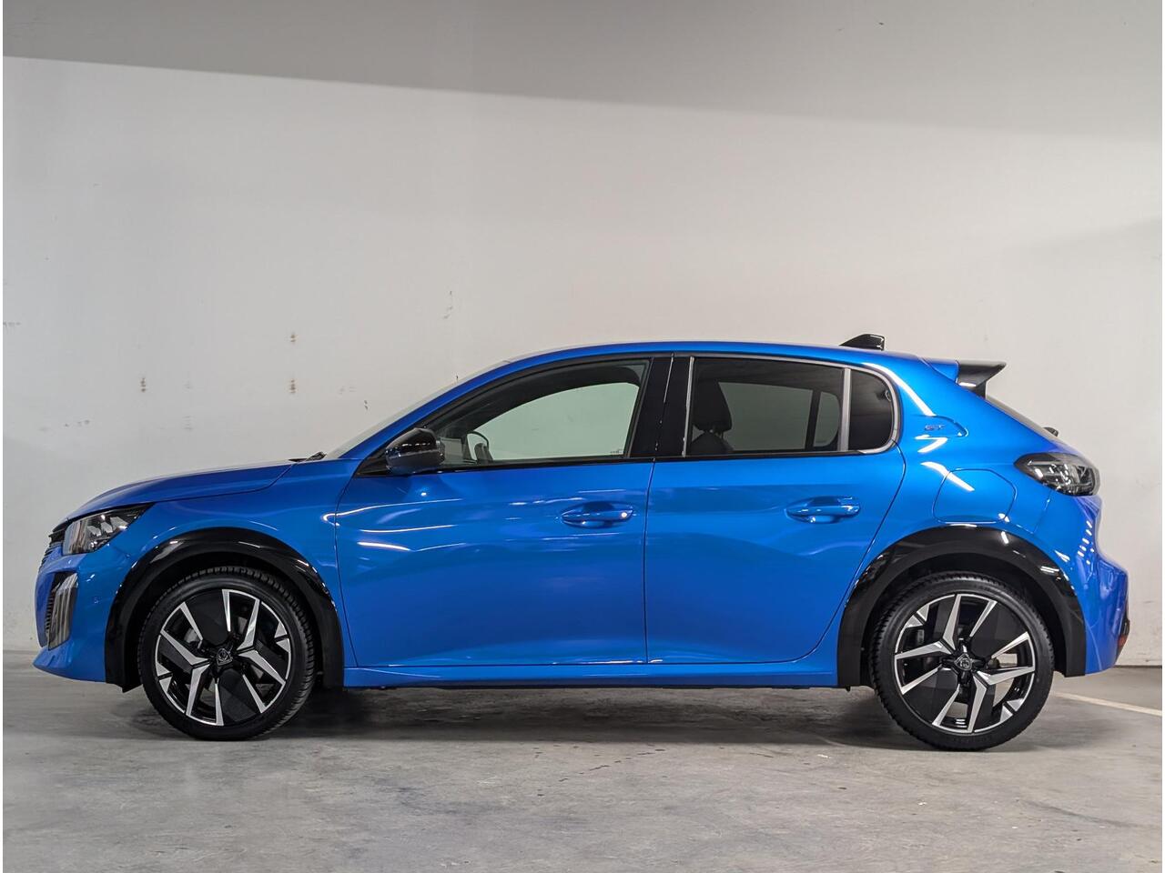 Peugeot 208 GT 1.2 Hybrid 145pk e-DCS6 | NAVI | ADAPTIVE CRUISE | 360° CAMERA | KEYLESS ENTRY | DODEHOEKBEW. | CLIMA | ALL-SEASONBANDEN |