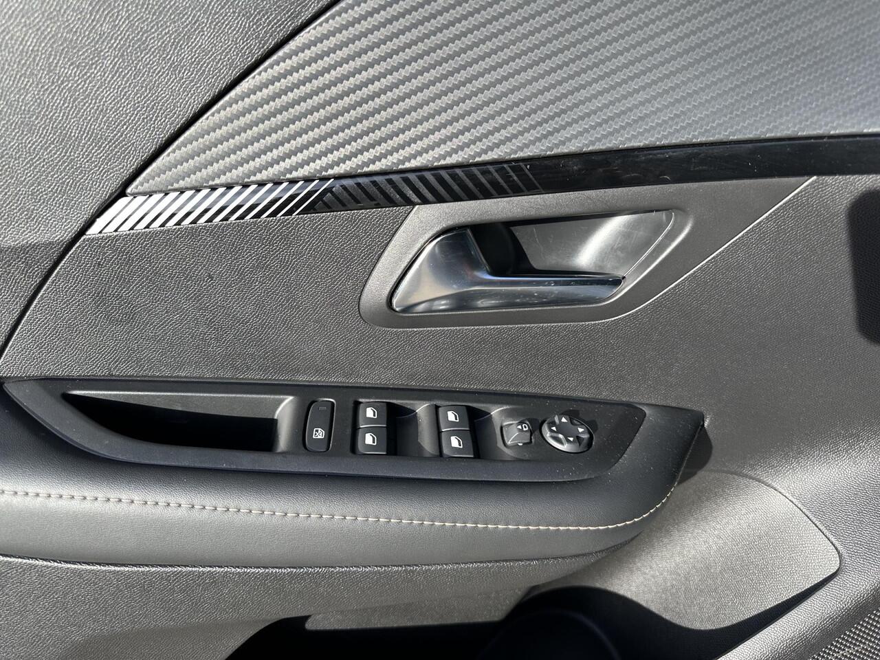 Peugeot 208 Allure 1.2 Turbo 100 PK 6-Bak | LED Koplampen | Facelift Model | Parkeersensoren Rondom | 10'' inch Touch Screen | Draadloze telefoon Navigatie via Apple Car play/ Android Auto | Cruise Control | Rijbaan Bewaking | Stuurwiel Bediening | Half Lederen Bekl