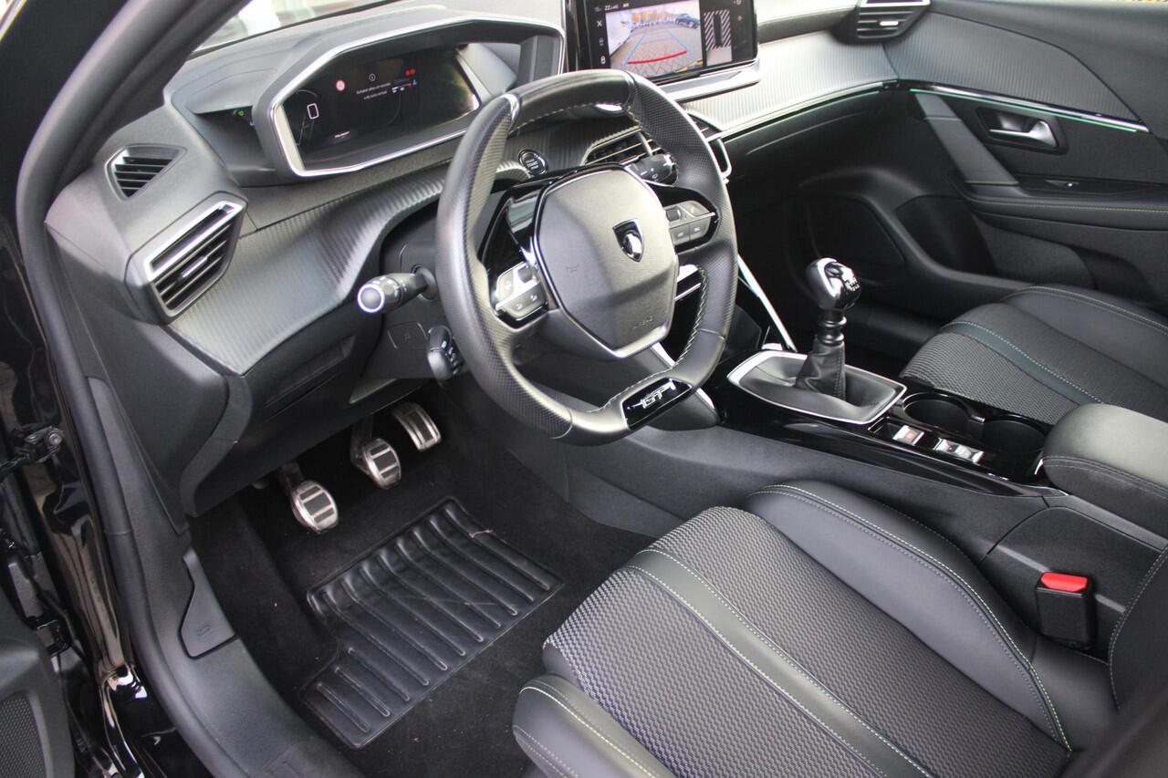 Peugeot 208 1.2 100PK GT | DRAADLOZE APPLE CARPLAY/ANDROID AUTO | 17" LICHTMETALEN VELGEN | DRAADLOZE TELEFOONLADER | ACHTERUITRIJ CAMERA | CRUISE CONTROL | FULL LED KOPLAMPEN | KEYLESS ENTRY/START | CLIMATE CONTROL | PARKEERSENSOREN VOOR EN ACHTER | GETINTE ACHETRRU