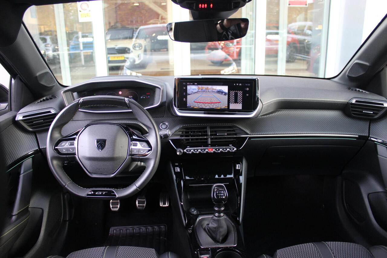 Peugeot 208 1.2 100PK GT | DRAADLOZE APPLE CARPLAY/ANDROID AUTO | 17" LICHTMETALEN VELGEN | DRAADLOZE TELEFOONLADER | ACHTERUITRIJ CAMERA | CRUISE CONTROL | FULL LED KOPLAMPEN | KEYLESS ENTRY/START | CLIMATE CONTROL | PARKEERSENSOREN VOOR EN ACHTER | GETINTE ACHETRRU
