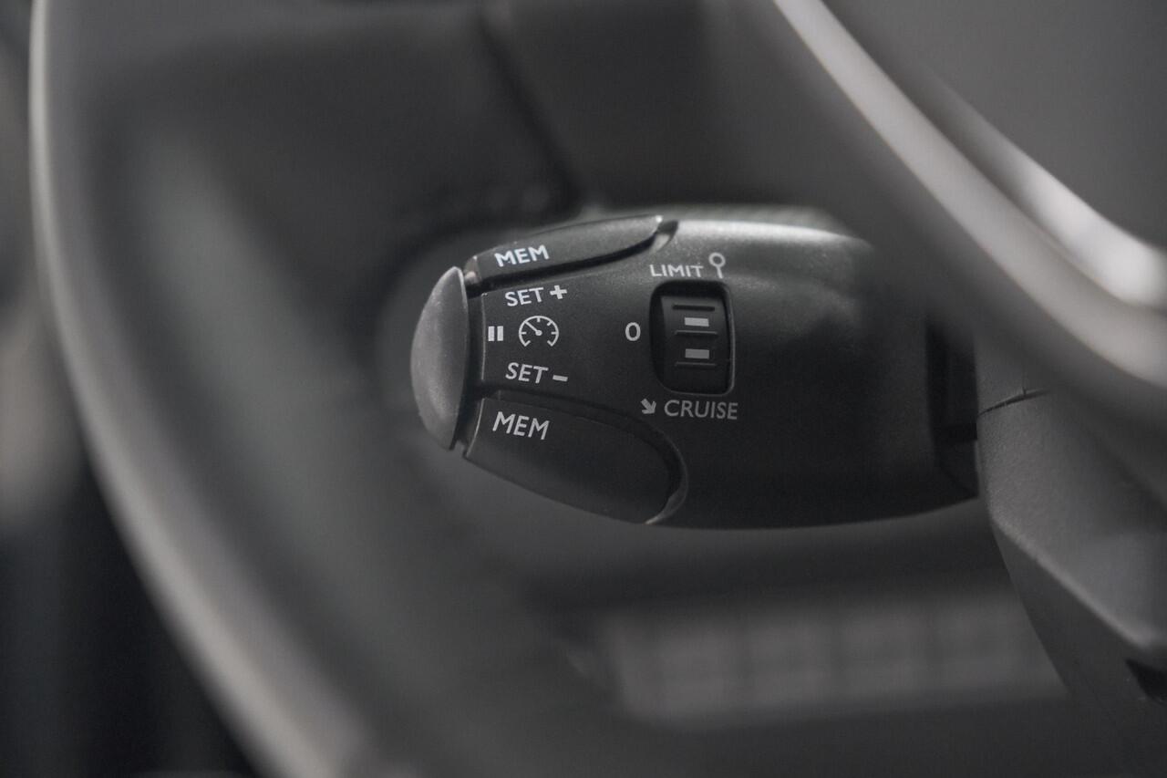 Peugeot 208 PureTech 100 Allure | Parkeersensoren | Navigatie | Apple Carplay