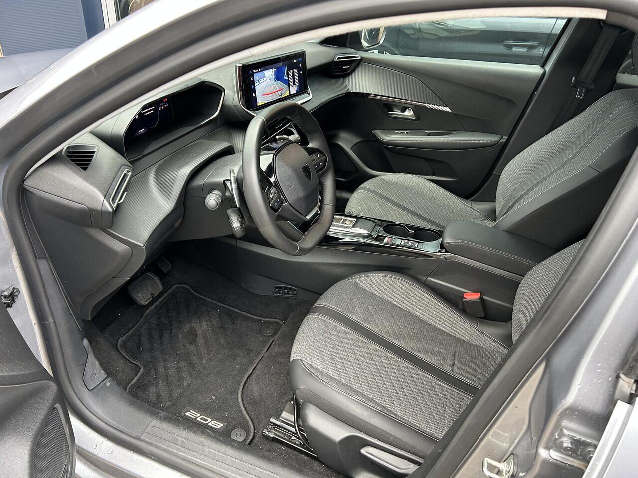 Peugeot 208 1.2 Hybrid 110 PK Automaat Allure | Navigatie | Camera | Climate Control | Adaptieve Cruise Control | LED Verlichting | Hybride Rijden met Automaat | 16" Lichtmetalen Velgen | Digitaal Dashboard | Parkeersensoren | Spoiler |