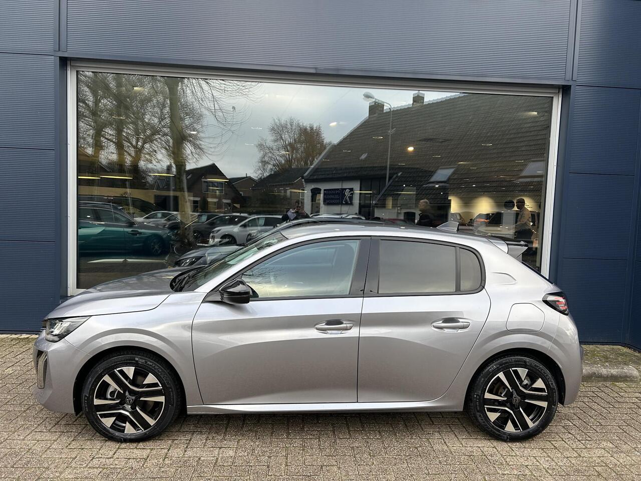 Peugeot 208 1.2 Hybrid 110 PK Automaat Allure | Navigatie | Camera | Climate Control | Adaptieve Cruise Control | LED Verlichting | Hybride Rijden met Automaat | 16" Lichtmetalen Velgen | Digitaal Dashboard | Parkeersensoren | Spoiler |