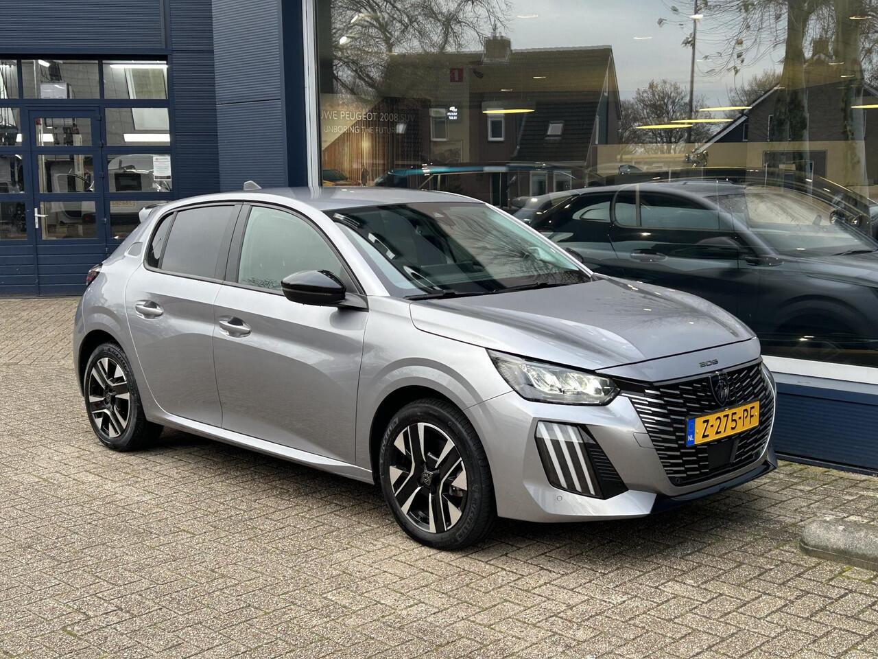 Peugeot 208 1.2 Hybrid 110 PK Automaat Allure | Navigatie | Camera | Climate Control | Adaptieve Cruise Control | LED Verlichting | Hybride Rijden met Automaat | 16" Lichtmetalen Velgen | Digitaal Dashboard | Parkeersensoren | Spoiler |