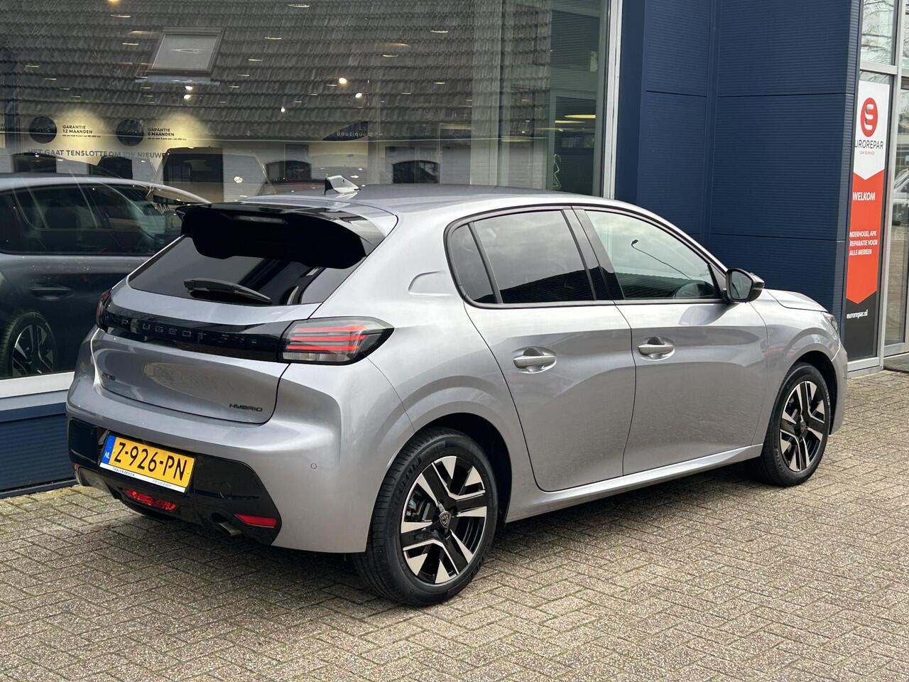 Peugeot 208 1.2 Hybrid 110 PK Automaat Allure | Navigatie | Camera | Climate Control | Adaptieve Cruise Control | LED Verlichting | Hybride Rijden met Automaat | 16" Lichtmetalen Velgen | Digitaal Dashboard | Parkeersensoren | Spoiler |